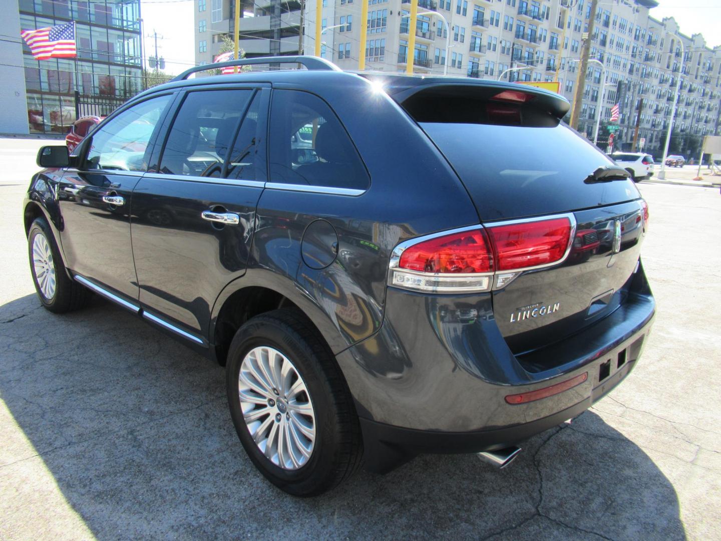 2015 Black /Tan Lincoln MKX FWD (2LMDJ6JK1FB) with an 3.7L V6 DOHC 24V engine, Automatic transmission, located at 1511 North Shepherd Dr., Houston, TX, 77008, (281) 657-1221, 29.798361, -95.412560 - 2015 Lincoln MKX FWD SUV 4-DR 3.7L V6 DOHC 24V V6 - Photo#29