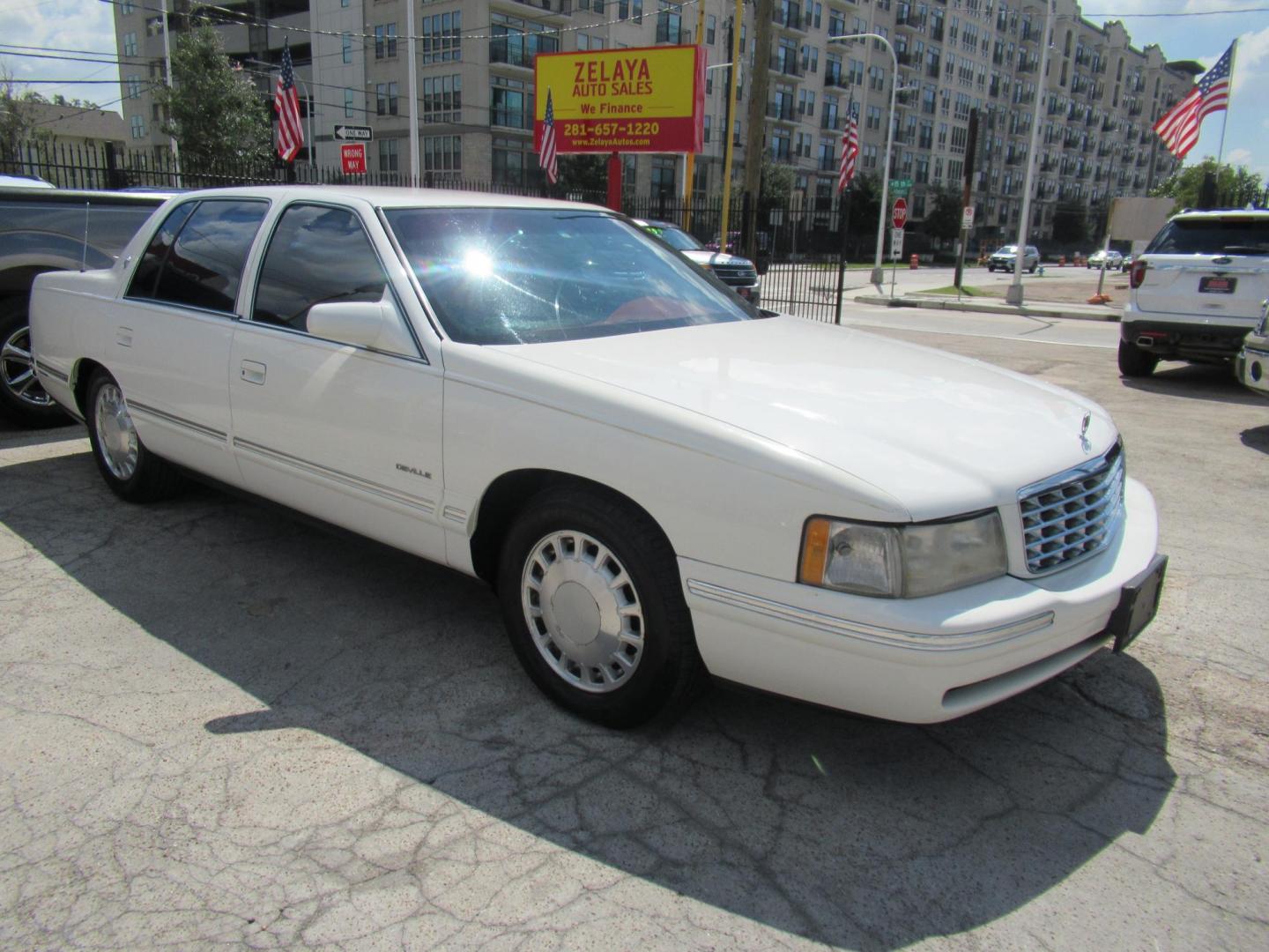 1999 White /Red Cadillac Deville Base (1G6KD54Y8XU) with an 4.6L V8 DOHC 32V engine, Automatic Overdrive transmission, located at 1511 North Shepherd Dr., Houston, TX, 77008, (281) 657-1221, 29.798361, -95.412560 - 1999 Cadillac Deville SEDAN 4-DR 4.6L V8 DOHC 32V - Photo#0