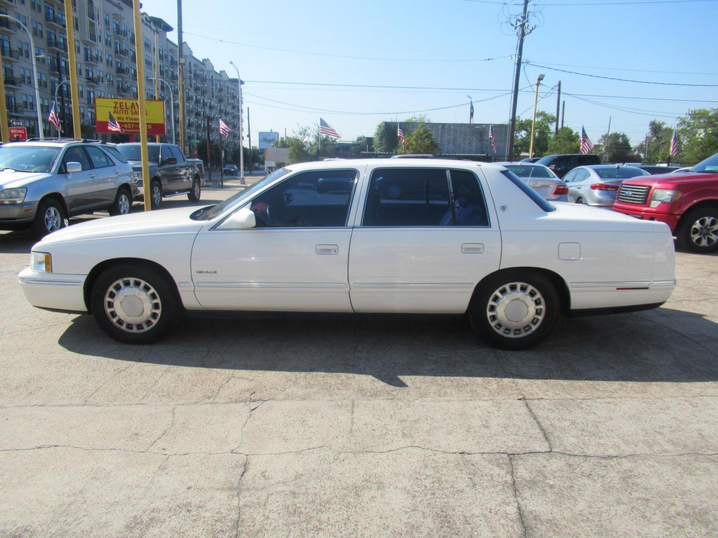 1999 White /Red Cadillac Deville Base (1G6KD54Y8XU) with an 4.6L V8 DOHC 32V engine, Automatic Overdrive transmission, located at 1511 North Shepherd Dr., Houston, TX, 77008, (281) 657-1221, 29.798361, -95.412560 - 1999 Cadillac Deville SEDAN 4-DR 4.6L V8 DOHC 32V - Photo#31