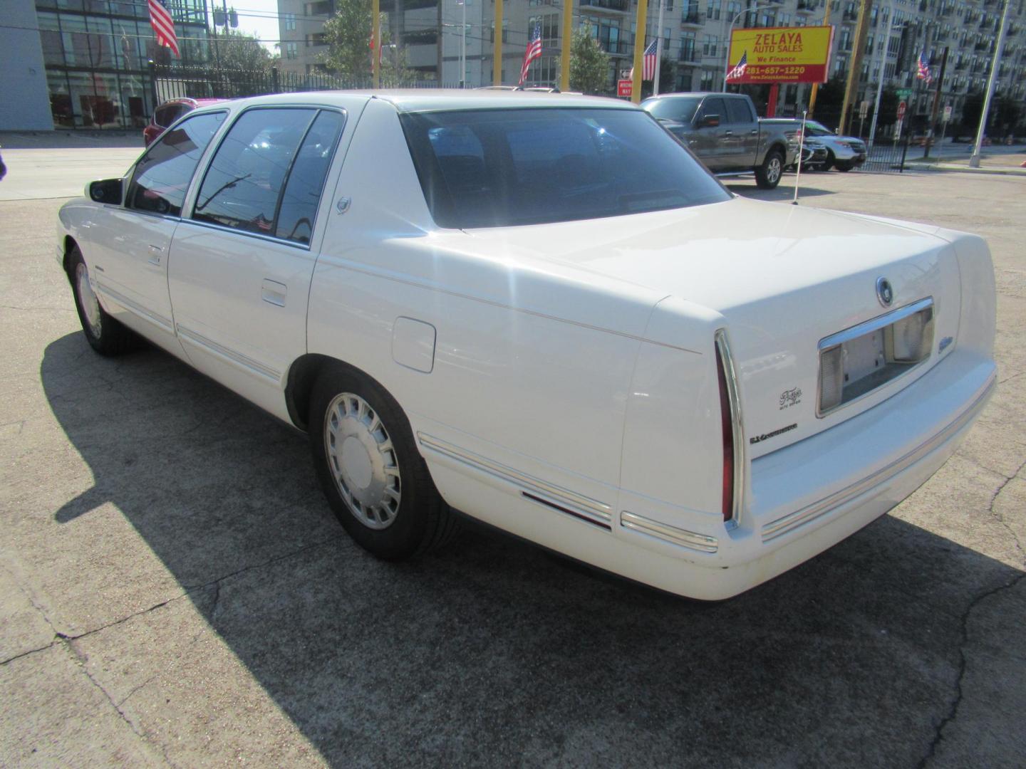 1999 White /Red Cadillac Deville Base (1G6KD54Y8XU) with an 4.6L V8 DOHC 32V engine, Automatic Overdrive transmission, located at 1511 North Shepherd Dr., Houston, TX, 77008, (281) 657-1221, 29.798361, -95.412560 - 1999 Cadillac Deville SEDAN 4-DR 4.6L V8 DOHC 32V - Photo#33