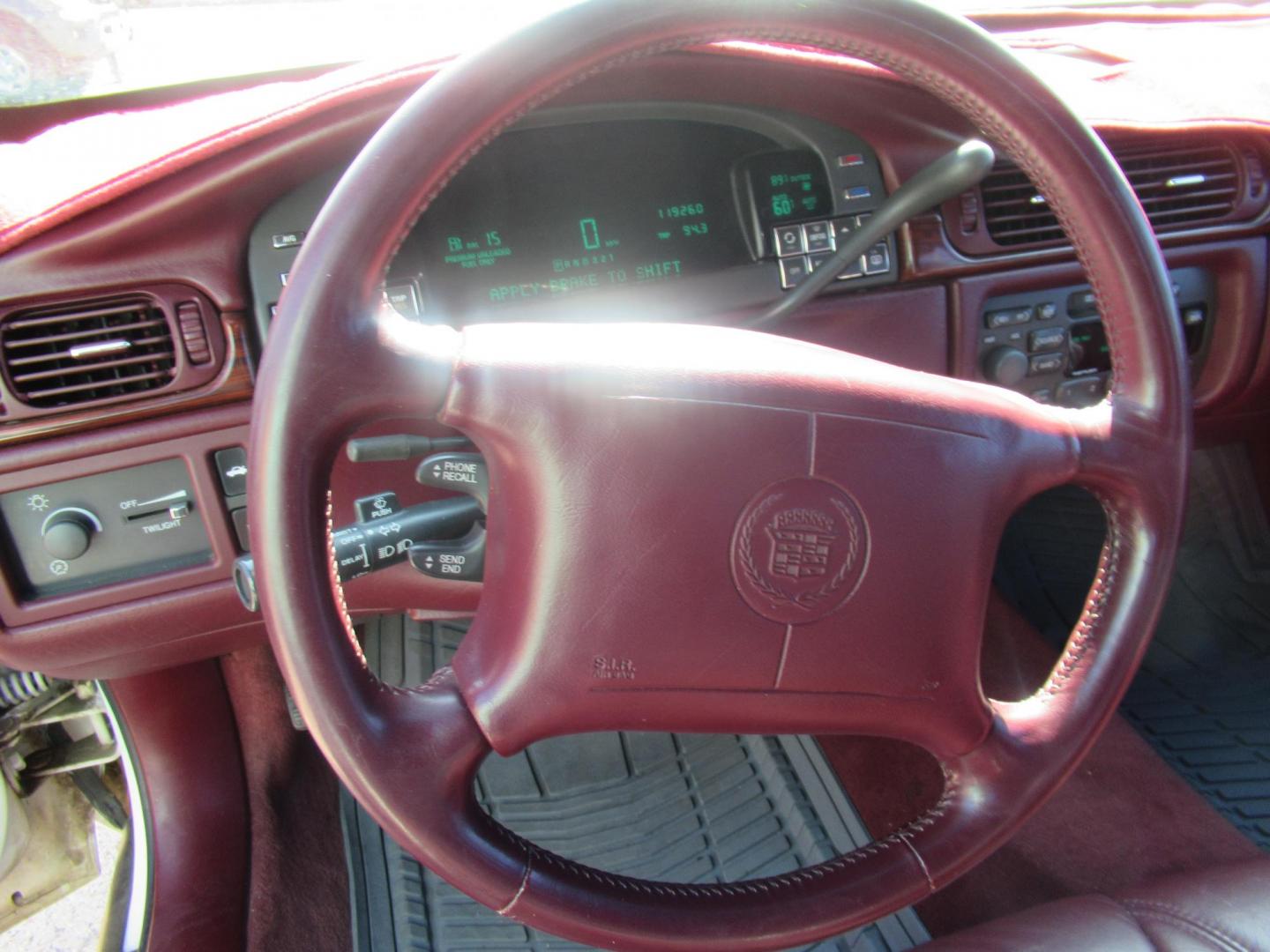 1999 White /Red Cadillac Deville Base (1G6KD54Y8XU) with an 4.6L V8 DOHC 32V engine, Automatic Overdrive transmission, located at 1511 North Shepherd Dr., Houston, TX, 77008, (281) 657-1221, 29.798361, -95.412560 - 1999 Cadillac Deville SEDAN 4-DR 4.6L V8 DOHC 32V - Photo#5