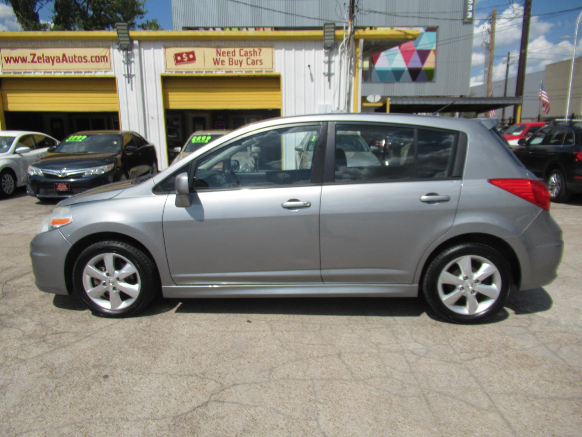 2012 Nissan Versa 1.8 SL Hatchback