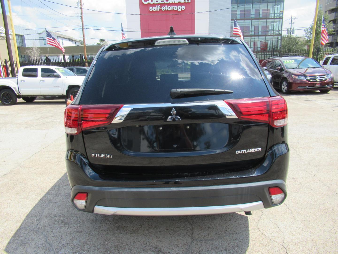 2018 Black /Black Mitsubishi Outlander ES 2WD (JA4AD2A33JZ) with an 2.4L L4 DOHC 16V engine, CVT transmission, located at 1511 North Shepherd Dr., Houston, TX, 77008, (281) 657-1221, 29.798361, -95.412560 - 2018 Mitsubishi Outlander ES 2WDES 2WDES 2WDES 2WD SUV 4-DR 2.4L L4 DOHC 16V - Photo#16