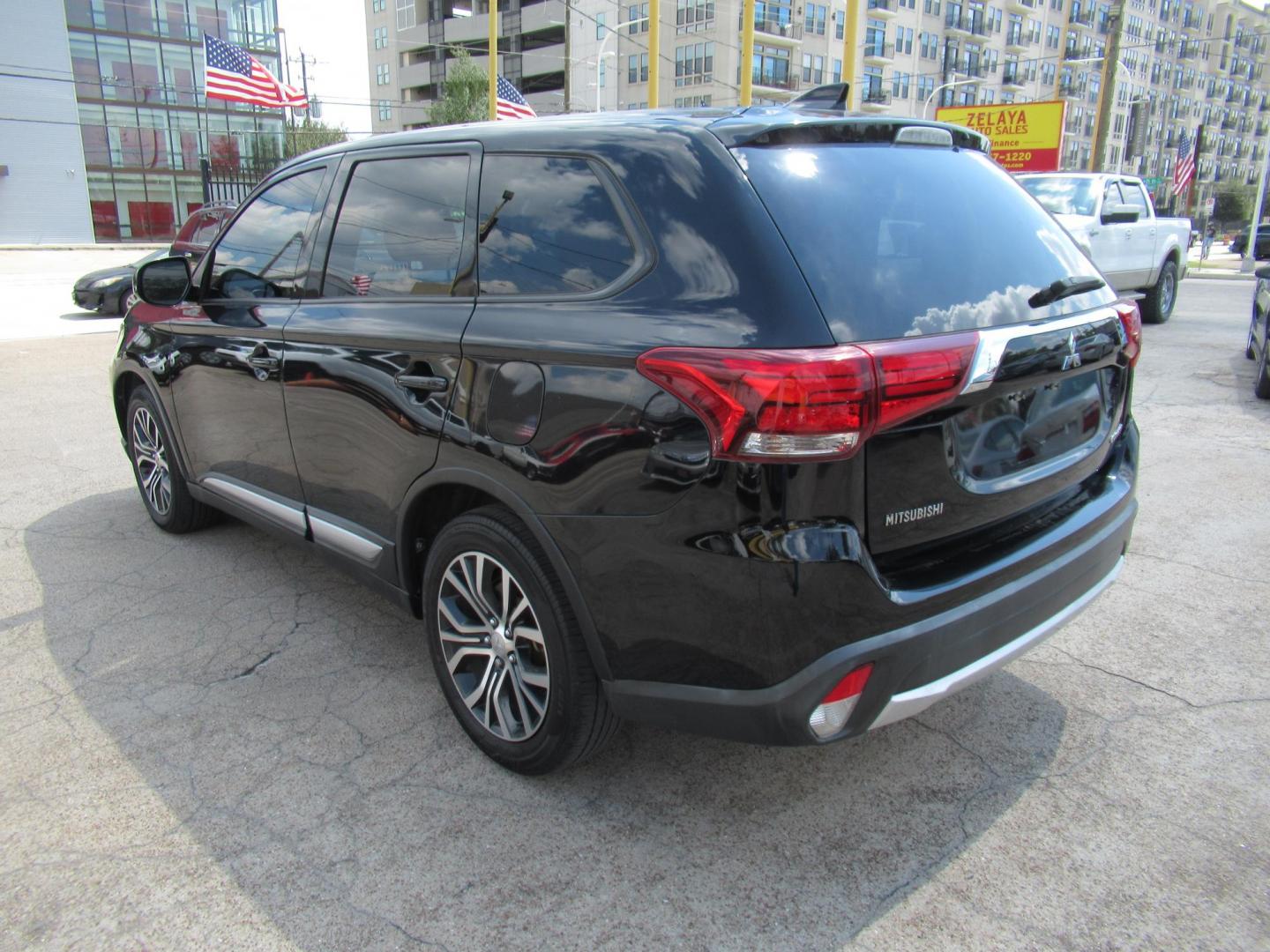 2018 Black /Black Mitsubishi Outlander ES 2WD (JA4AD2A33JZ) with an 2.4L L4 DOHC 16V engine, CVT transmission, located at 1511 North Shepherd Dr., Houston, TX, 77008, (281) 657-1221, 29.798361, -95.412560 - 2018 Mitsubishi Outlander ES 2WDES 2WDES 2WDES 2WD SUV 4-DR 2.4L L4 DOHC 16V - Photo#19