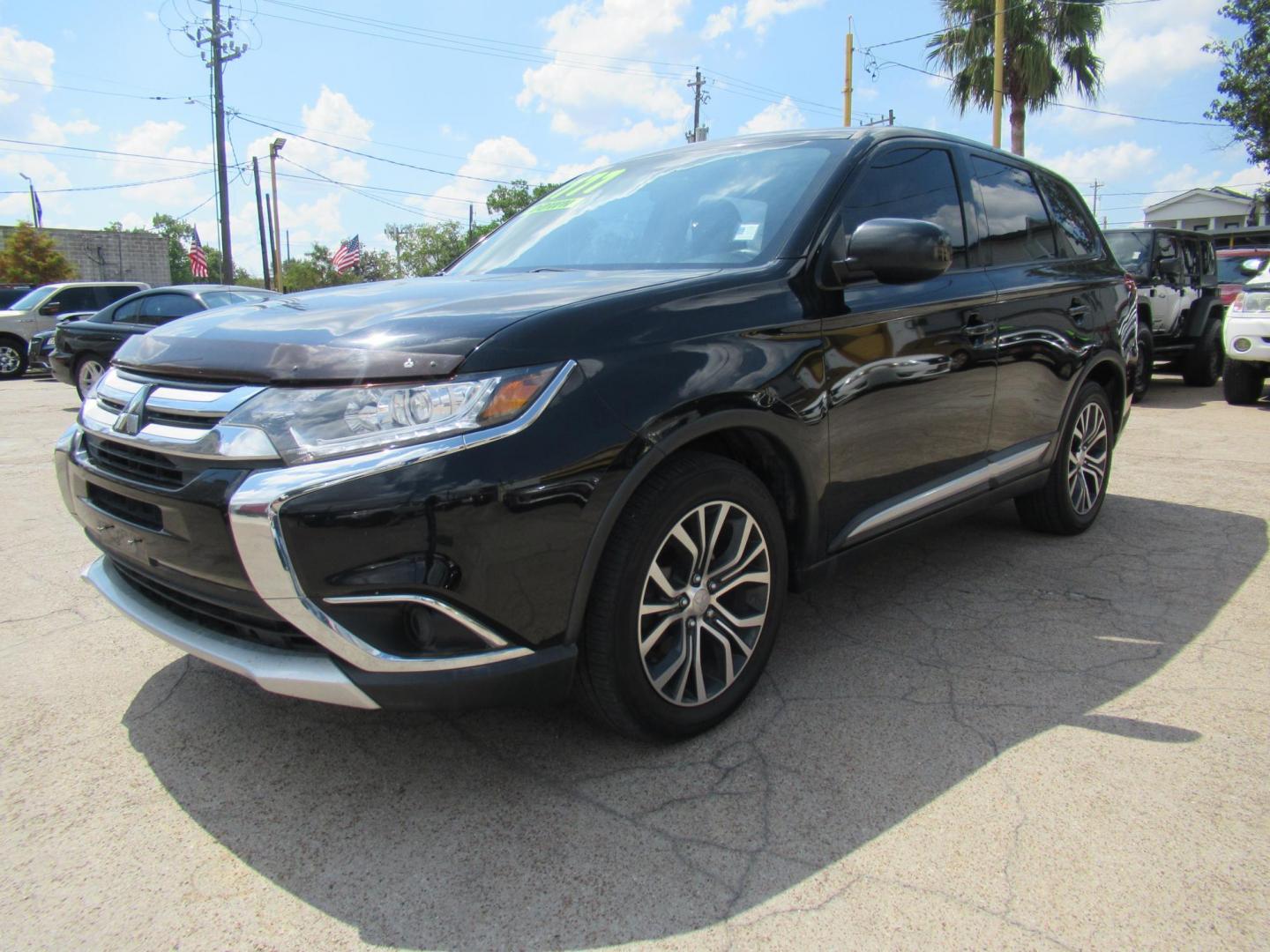 2018 Black /Black Mitsubishi Outlander ES 2WD (JA4AD2A33JZ) with an 2.4L L4 DOHC 16V engine, CVT transmission, located at 1511 North Shepherd Dr., Houston, TX, 77008, (281) 657-1221, 29.798361, -95.412560 - 2018 Mitsubishi Outlander ES 2WDES 2WDES 2WDES 2WD SUV 4-DR 2.4L L4 DOHC 16V - Photo#21