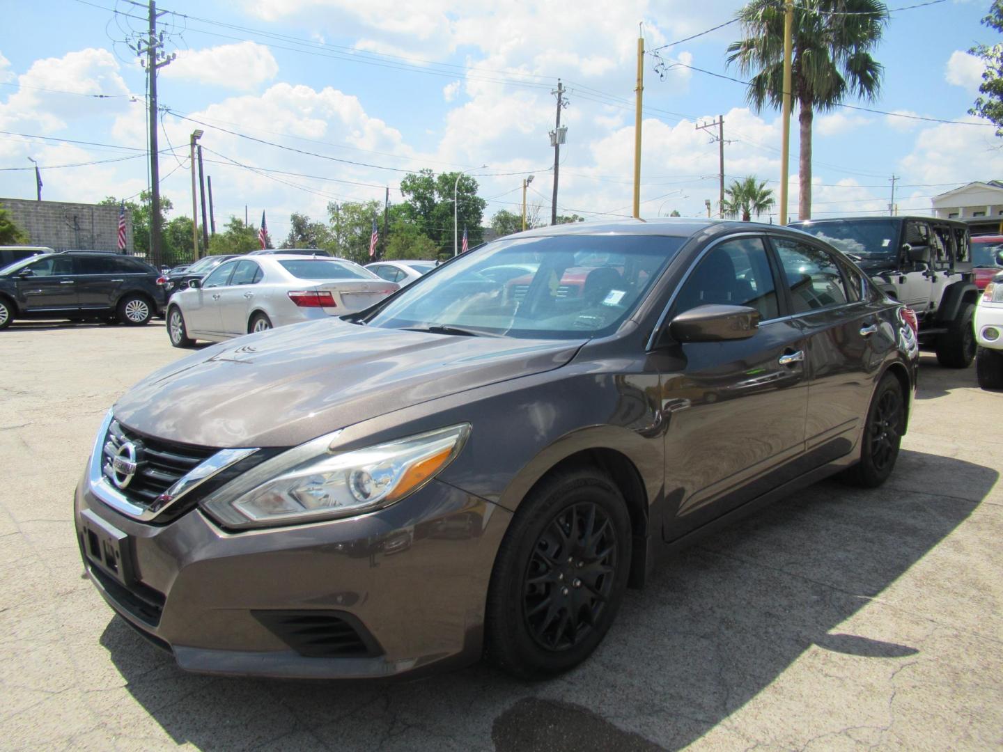 2017 Brown /Black Nissan Altima 2.5 S (1N4AL3AP5HC) with an 2.5L L4 DOHC 16V engine, CVT transmission, located at 1511 North Shepherd Dr., Houston, TX, 77008, (281) 657-1221, 29.798361, -95.412560 - 2017 Nissan Altima 2.5 S SEDAN 4-DR 2.5L L4 DOHC 16V - Photo#20