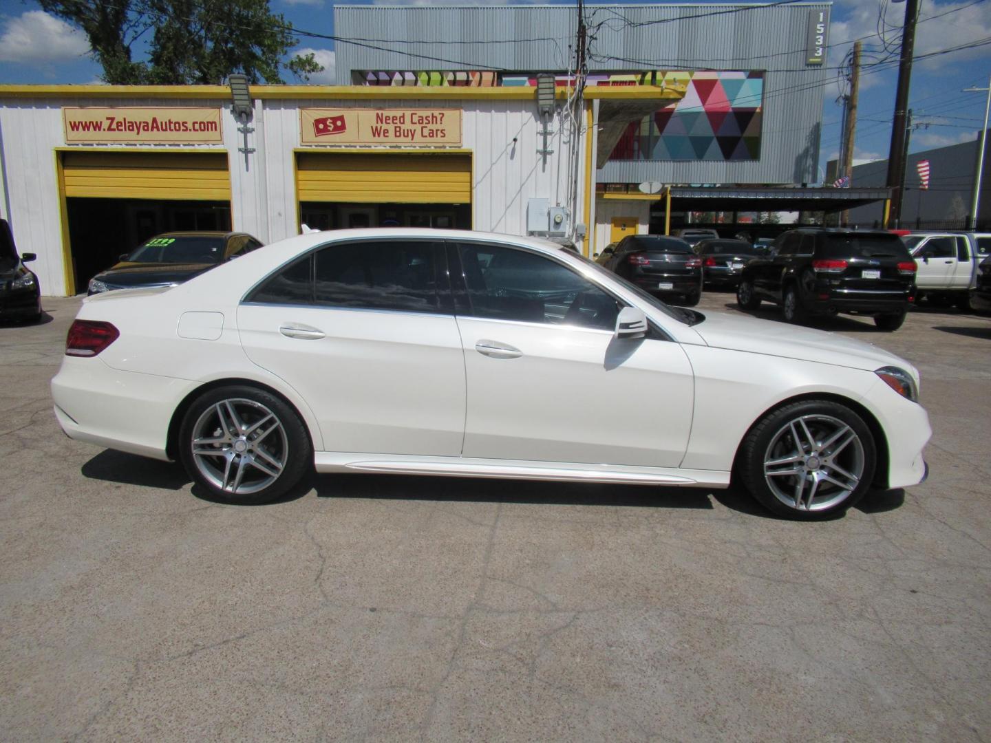 2014 White /Tan Mercedes-Benz E-Class E350 Sedan (WDDHF5KB0EB) with an 3.5L V6 DOHC 24V engine, Automatic transmission, located at 1511 North Shepherd Dr., Houston, TX, 77008, (281) 657-1221, 29.798361, -95.412560 - 2014 MERCEDES-BENZ E-CLASS E 350 SPORT VIN: WDDHF5KB0EB009666 W D D H F 5 K B 0 E B 0 0 9 6 6 6 SEDAN 4 DR 3.5L V6 F DOHC 24V GASOLINE REAR WHEEL DRIVE - Photo#0