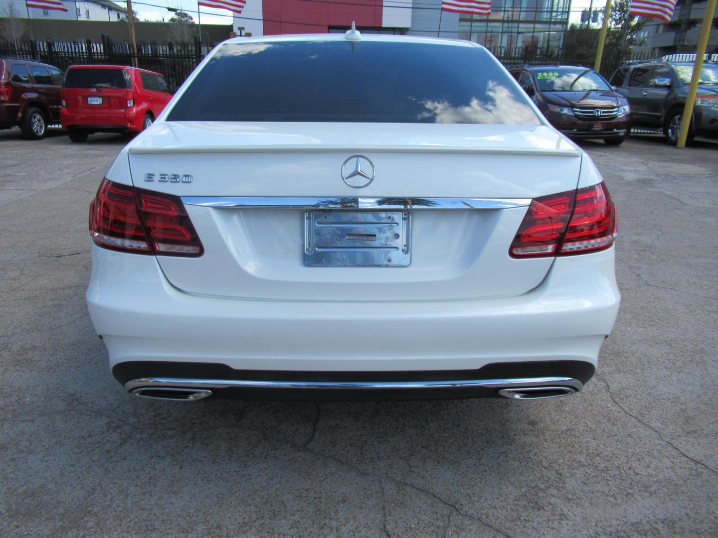 2014 White /Tan Mercedes-Benz E-Class E350 Sedan (WDDHF5KB0EB) with an 3.5L V6 DOHC 24V engine, Automatic transmission, located at 1511 North Shepherd Dr., Houston, TX, 77008, (281) 657-1221, 29.798361, -95.412560 - 2014 MERCEDES-BENZ E-CLASS E 350 SPORT VIN: WDDHF5KB0EB009666 W D D H F 5 K B 0 E B 0 0 9 6 6 6 SEDAN 4 DR 3.5L V6 F DOHC 24V GASOLINE REAR WHEEL DRIVE - Photo#15