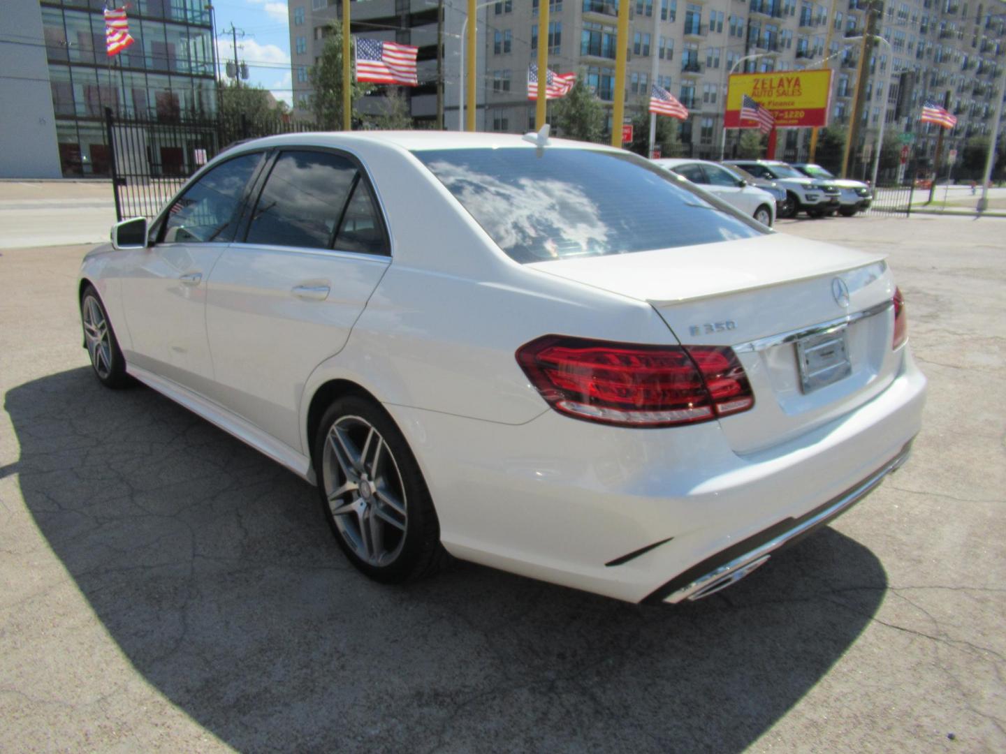 2014 White /Tan Mercedes-Benz E-Class E350 Sedan (WDDHF5KB0EB) with an 3.5L V6 DOHC 24V engine, Automatic transmission, located at 1511 North Shepherd Dr., Houston, TX, 77008, (281) 657-1221, 29.798361, -95.412560 - 2014 MERCEDES-BENZ E-CLASS E 350 SPORT VIN: WDDHF5KB0EB009666 W D D H F 5 K B 0 E B 0 0 9 6 6 6 SEDAN 4 DR 3.5L V6 F DOHC 24V GASOLINE REAR WHEEL DRIVE - Photo#16