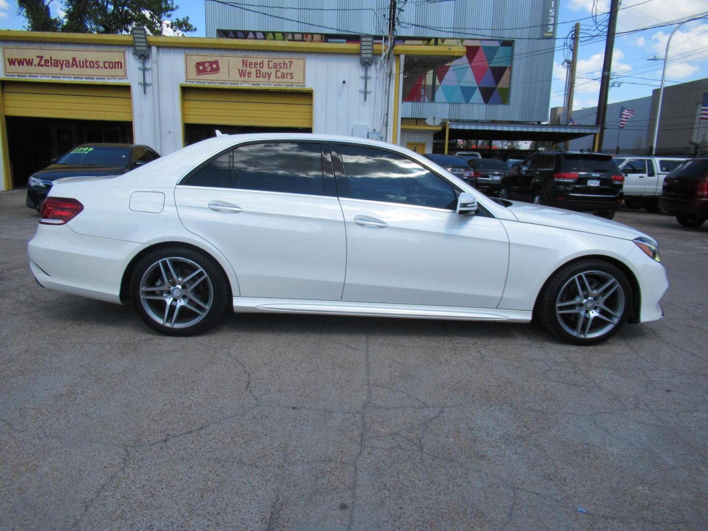 2014 White /Tan Mercedes-Benz E-Class E350 Sedan (WDDHF5KB0EB) with an 3.5L V6 DOHC 24V engine, Automatic transmission, located at 1511 North Shepherd Dr., Houston, TX, 77008, (281) 657-1221, 29.798361, -95.412560 - 2014 MERCEDES-BENZ E-CLASS E 350 SPORT VIN: WDDHF5KB0EB009666 W D D H F 5 K B 0 E B 0 0 9 6 6 6 SEDAN 4 DR 3.5L V6 F DOHC 24V GASOLINE REAR WHEEL DRIVE - Photo#18