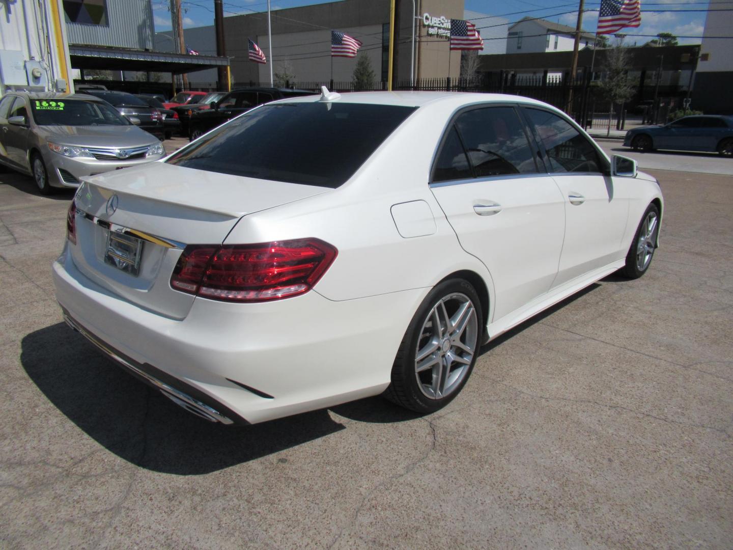 2014 White /Tan Mercedes-Benz E-Class E350 Sedan (WDDHF5KB0EB) with an 3.5L V6 DOHC 24V engine, Automatic transmission, located at 1511 North Shepherd Dr., Houston, TX, 77008, (281) 657-1221, 29.798361, -95.412560 - 2014 MERCEDES-BENZ E-CLASS E 350 SPORT VIN: WDDHF5KB0EB009666 W D D H F 5 K B 0 E B 0 0 9 6 6 6 SEDAN 4 DR 3.5L V6 F DOHC 24V GASOLINE REAR WHEEL DRIVE - Photo#20