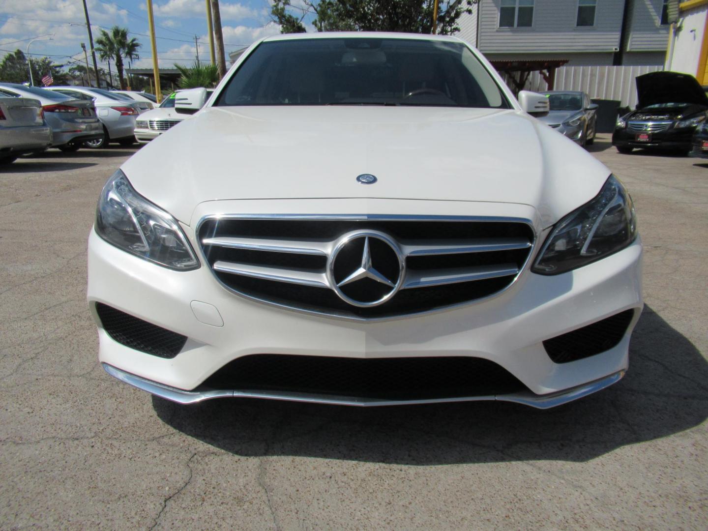 2014 White /Tan Mercedes-Benz E-Class E350 Sedan (WDDHF5KB0EB) with an 3.5L V6 DOHC 24V engine, Automatic transmission, located at 1511 North Shepherd Dr., Houston, TX, 77008, (281) 657-1221, 29.798361, -95.412560 - 2014 MERCEDES-BENZ E-CLASS E 350 SPORT VIN: WDDHF5KB0EB009666 W D D H F 5 K B 0 E B 0 0 9 6 6 6 SEDAN 4 DR 3.5L V6 F DOHC 24V GASOLINE REAR WHEEL DRIVE - Photo#23