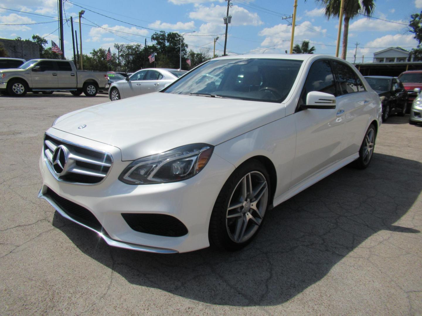 2014 White /Tan Mercedes-Benz E-Class E350 Sedan (WDDHF5KB0EB) with an 3.5L V6 DOHC 24V engine, Automatic transmission, located at 1511 North Shepherd Dr., Houston, TX, 77008, (281) 657-1221, 29.798361, -95.412560 - 2014 MERCEDES-BENZ E-CLASS E 350 SPORT VIN: WDDHF5KB0EB009666 W D D H F 5 K B 0 E B 0 0 9 6 6 6 SEDAN 4 DR 3.5L V6 F DOHC 24V GASOLINE REAR WHEEL DRIVE - Photo#24