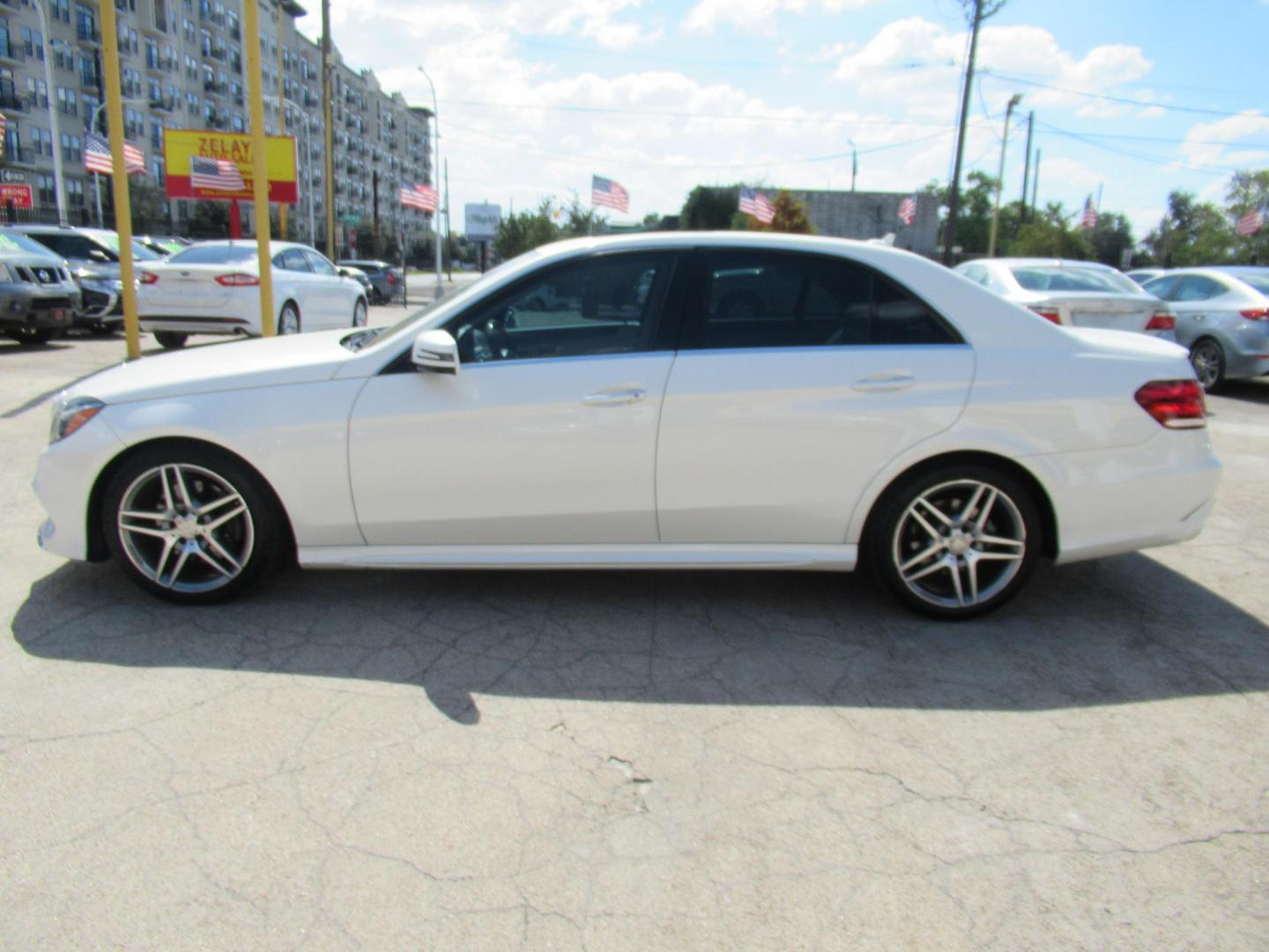 2014 White /Tan Mercedes-Benz E-Class E350 Sedan (WDDHF5KB0EB) with an 3.5L V6 DOHC 24V engine, Automatic transmission, located at 1511 North Shepherd Dr., Houston, TX, 77008, (281) 657-1221, 29.798361, -95.412560 - 2014 MERCEDES-BENZ E-CLASS E 350 SPORT VIN: WDDHF5KB0EB009666 W D D H F 5 K B 0 E B 0 0 9 6 6 6 SEDAN 4 DR 3.5L V6 F DOHC 24V GASOLINE REAR WHEEL DRIVE - Photo#25