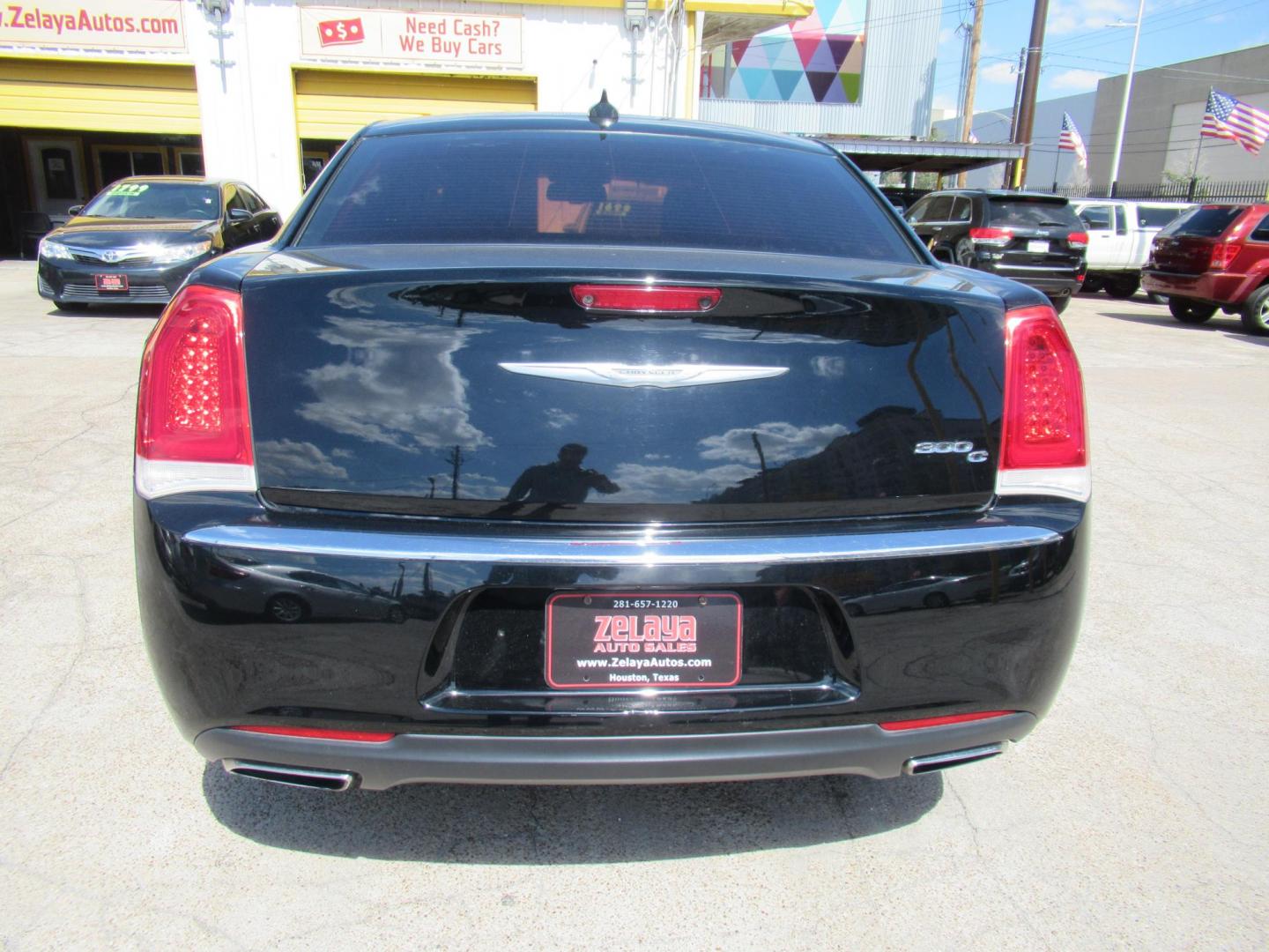 2016 Black /Black Chrysler 300 C RWD (2C3CCAEG7GH) with an 3.6L V6 SOHC 24V engine, Automatic transmission, located at 1511 North Shepherd Dr., Houston, TX, 77008, (281) 657-1221, 29.798361, -95.412560 - 2016 CHRYSLER 300 C VIN: 2C3CCAEG7GH105600 2 C 3 C C A E G 7 G H 1 0 5 6 0 0 SEDAN 4 DR 3.6L V6 F DOHC 24V GASOLINE REAR WHEEL DRIVE - Photo#17