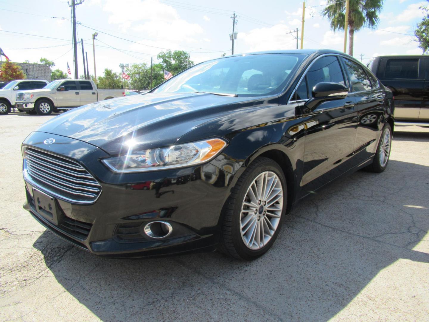 2016 Black /Black Ford Fusion SE (3FA6P0HD2GR) with an 1.5L L4 DOHC 16V engine, Automatic transmission, located at 1511 North Shepherd Dr., Houston, TX, 77008, (281) 657-1221, 29.798361, -95.412560 - 2016 FORD FUSION SE VIN: 3FA6P0HD2GR193264 3 F A 6 P 0 H D 2 G R 1 9 3 2 6 4 SEDAN 4 DR 1.5L I4 F DOHC 16V GASOLINE FRONT WHEEL DRIVE - Photo#19