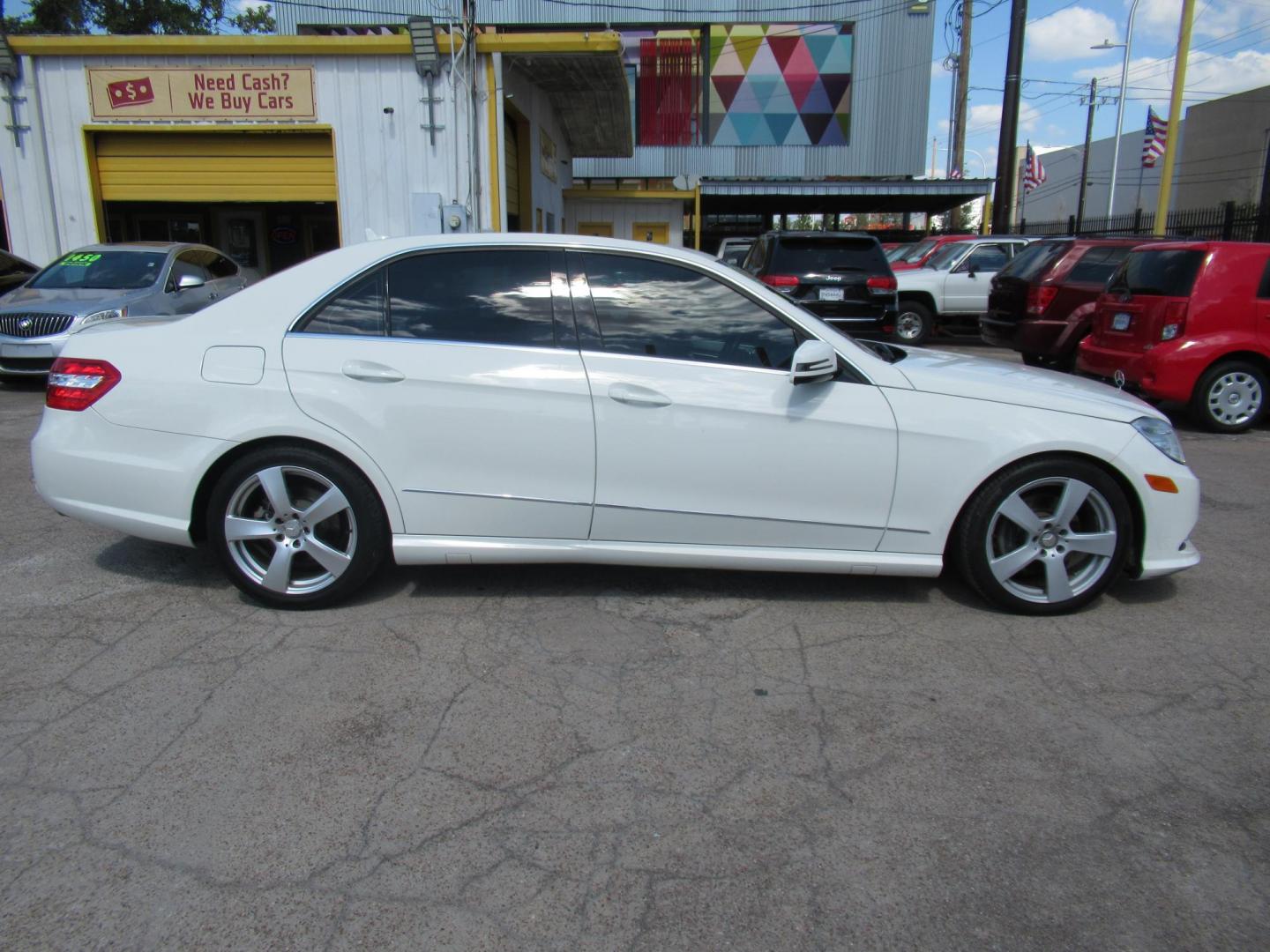 2011 White /Tan Mercedes-Benz E-Class E350 Sedan 4MATIC (WDDHF8HB1BA) with an 3.5L V6 DOHC 24V engine, Automatic transmission, located at 1511 North Shepherd Dr., Houston, TX, 77008, (281) 657-1221, 29.798361, -95.412560 - 2011 MERCEDES-BENZ E-CLASS E 350 SPORT 4MATIC VIN: WDDHF8HB1BA420228 W D D H F 8 H B 1 B A 4 2 0 2 2 8 SEDAN 4 DR 3.5L V6 F DOHC 24V GASOLINE ALL WHEEL DRIVE - Photo#0