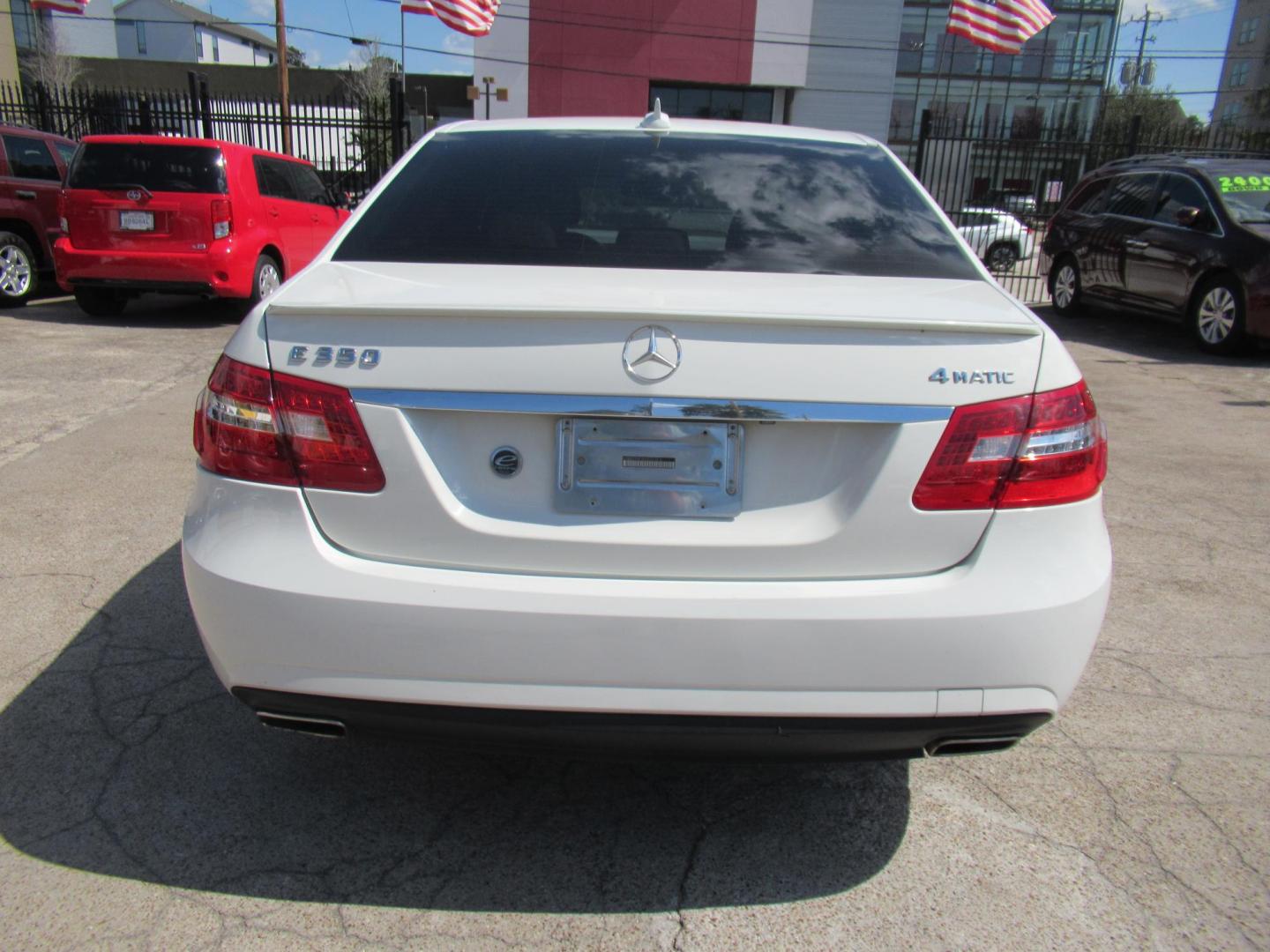 2011 White /Tan Mercedes-Benz E-Class E350 Sedan 4MATIC (WDDHF8HB1BA) with an 3.5L V6 DOHC 24V engine, Automatic transmission, located at 1511 North Shepherd Dr., Houston, TX, 77008, (281) 657-1221, 29.798361, -95.412560 - 2011 MERCEDES-BENZ E-CLASS E 350 SPORT 4MATIC VIN: WDDHF8HB1BA420228 W D D H F 8 H B 1 B A 4 2 0 2 2 8 SEDAN 4 DR 3.5L V6 F DOHC 24V GASOLINE ALL WHEEL DRIVE - Photo#11