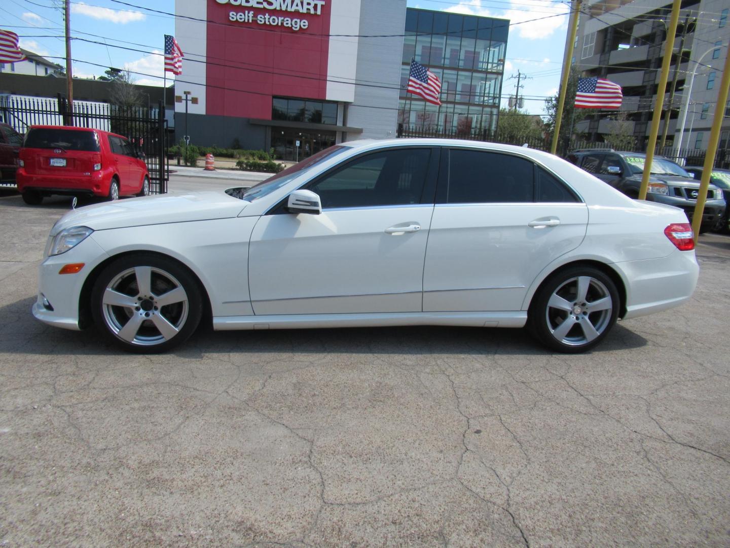 2011 White /Tan Mercedes-Benz E-Class E350 Sedan 4MATIC (WDDHF8HB1BA) with an 3.5L V6 DOHC 24V engine, Automatic transmission, located at 1511 North Shepherd Dr., Houston, TX, 77008, (281) 657-1221, 29.798361, -95.412560 - 2011 MERCEDES-BENZ E-CLASS E 350 SPORT 4MATIC VIN: WDDHF8HB1BA420228 W D D H F 8 H B 1 B A 4 2 0 2 2 8 SEDAN 4 DR 3.5L V6 F DOHC 24V GASOLINE ALL WHEEL DRIVE - Photo#12