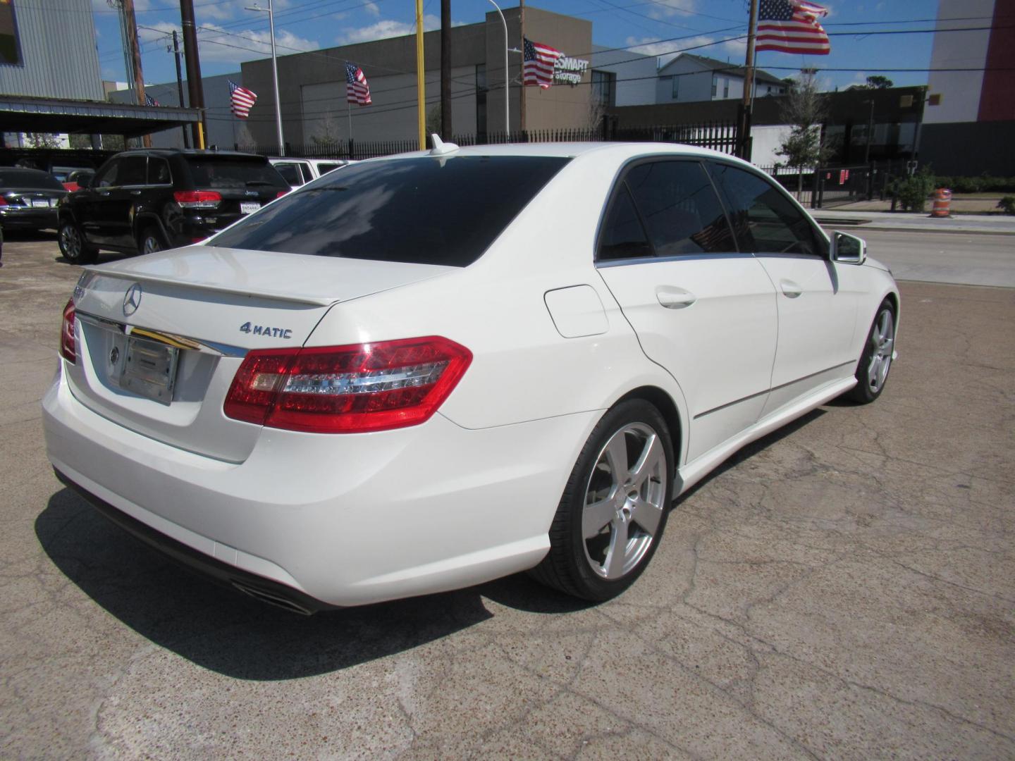 2011 White /Tan Mercedes-Benz E-Class E350 Sedan 4MATIC (WDDHF8HB1BA) with an 3.5L V6 DOHC 24V engine, Automatic transmission, located at 1511 North Shepherd Dr., Houston, TX, 77008, (281) 657-1221, 29.798361, -95.412560 - 2011 MERCEDES-BENZ E-CLASS E 350 SPORT 4MATIC VIN: WDDHF8HB1BA420228 W D D H F 8 H B 1 B A 4 2 0 2 2 8 SEDAN 4 DR 3.5L V6 F DOHC 24V GASOLINE ALL WHEEL DRIVE - Photo#14