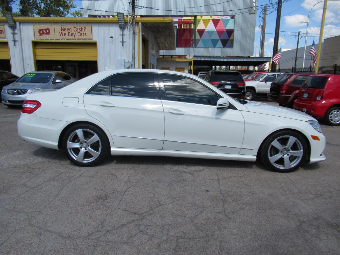 2011 White /Tan Mercedes-Benz E-Class E350 Sedan 4MATIC (WDDHF8HB1BA) with an 3.5L V6 DOHC 24V engine, Automatic transmission, located at 1511 North Shepherd Dr., Houston, TX, 77008, (281) 657-1221, 29.798361, -95.412560 - 2011 MERCEDES-BENZ E-CLASS E 350 SPORT 4MATIC VIN: WDDHF8HB1BA420228 W D D H F 8 H B 1 B A 4 2 0 2 2 8 SEDAN 4 DR 3.5L V6 F DOHC 24V GASOLINE ALL WHEEL DRIVE - Photo#15