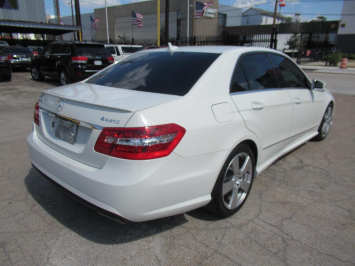 2011 White /Tan Mercedes-Benz E-Class E350 Sedan 4MATIC (WDDHF8HB1BA) with an 3.5L V6 DOHC 24V engine, Automatic transmission, located at 1511 North Shepherd Dr., Houston, TX, 77008, (281) 657-1221, 29.798361, -95.412560 - 2011 MERCEDES-BENZ E-CLASS E 350 SPORT 4MATIC VIN: WDDHF8HB1BA420228 W D D H F 8 H B 1 B A 4 2 0 2 2 8 SEDAN 4 DR 3.5L V6 F DOHC 24V GASOLINE ALL WHEEL DRIVE - Photo#16