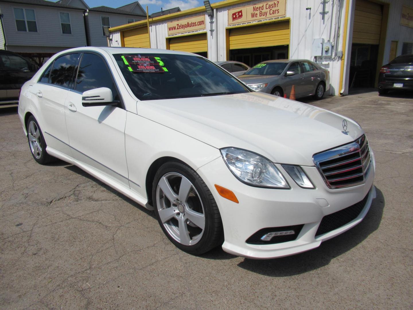 2011 White /Tan Mercedes-Benz E-Class E350 Sedan 4MATIC (WDDHF8HB1BA) with an 3.5L V6 DOHC 24V engine, Automatic transmission, located at 1511 North Shepherd Dr., Houston, TX, 77008, (281) 657-1221, 29.798361, -95.412560 - 2011 MERCEDES-BENZ E-CLASS E 350 SPORT 4MATIC VIN: WDDHF8HB1BA420228 W D D H F 8 H B 1 B A 4 2 0 2 2 8 SEDAN 4 DR 3.5L V6 F DOHC 24V GASOLINE ALL WHEEL DRIVE - Photo#17