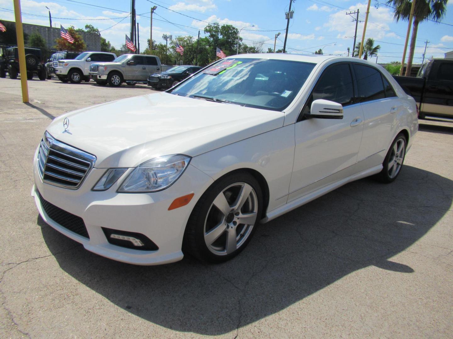 2011 White /Tan Mercedes-Benz E-Class E350 Sedan 4MATIC (WDDHF8HB1BA) with an 3.5L V6 DOHC 24V engine, Automatic transmission, located at 1511 North Shepherd Dr., Houston, TX, 77008, (281) 657-1221, 29.798361, -95.412560 - 2011 MERCEDES-BENZ E-CLASS E 350 SPORT 4MATIC VIN: WDDHF8HB1BA420228 W D D H F 8 H B 1 B A 4 2 0 2 2 8 SEDAN 4 DR 3.5L V6 F DOHC 24V GASOLINE ALL WHEEL DRIVE - Photo#18