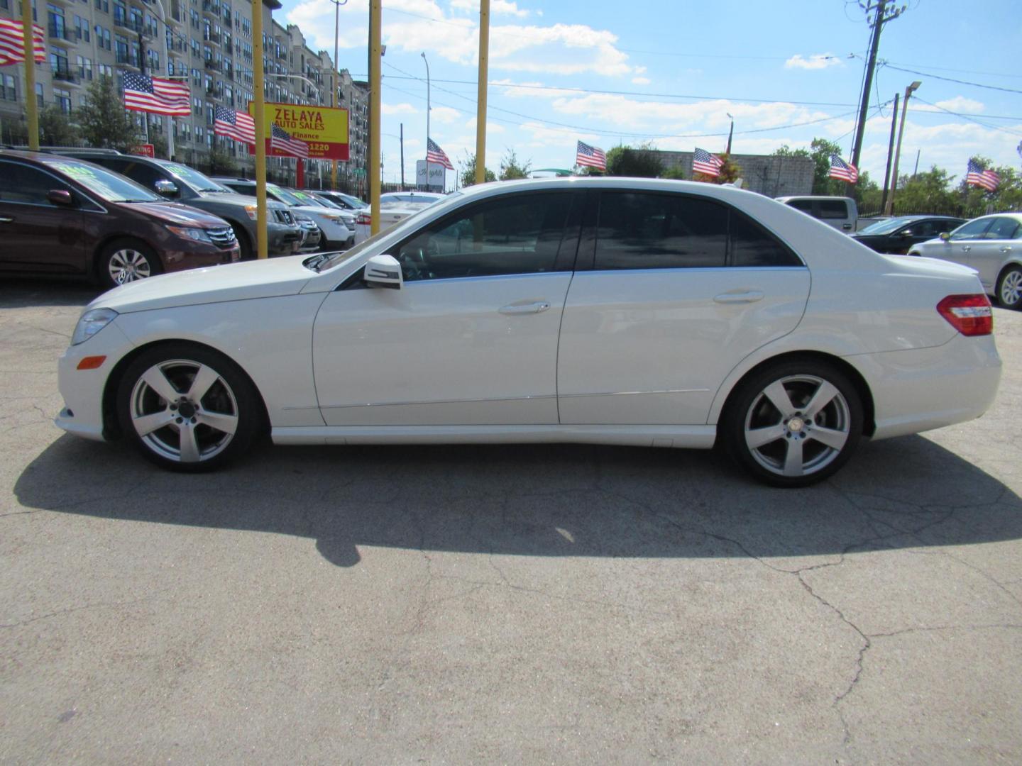 2011 White /Tan Mercedes-Benz E-Class E350 Sedan 4MATIC (WDDHF8HB1BA) with an 3.5L V6 DOHC 24V engine, Automatic transmission, located at 1511 North Shepherd Dr., Houston, TX, 77008, (281) 657-1221, 29.798361, -95.412560 - 2011 MERCEDES-BENZ E-CLASS E 350 SPORT 4MATIC VIN: WDDHF8HB1BA420228 W D D H F 8 H B 1 B A 4 2 0 2 2 8 SEDAN 4 DR 3.5L V6 F DOHC 24V GASOLINE ALL WHEEL DRIVE - Photo#19