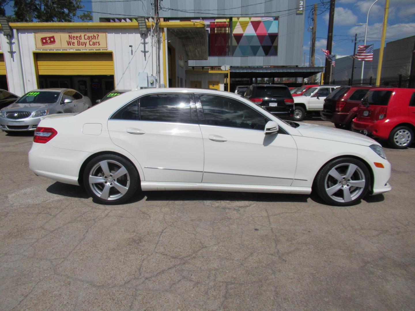 2011 White /Tan Mercedes-Benz E-Class E350 Sedan 4MATIC (WDDHF8HB1BA) with an 3.5L V6 DOHC 24V engine, Automatic transmission, located at 1511 North Shepherd Dr., Houston, TX, 77008, (281) 657-1221, 29.798361, -95.412560 - 2011 MERCEDES-BENZ E-CLASS E 350 SPORT 4MATIC VIN: WDDHF8HB1BA420228 W D D H F 8 H B 1 B A 4 2 0 2 2 8 SEDAN 4 DR 3.5L V6 F DOHC 24V GASOLINE ALL WHEEL DRIVE - Photo#21