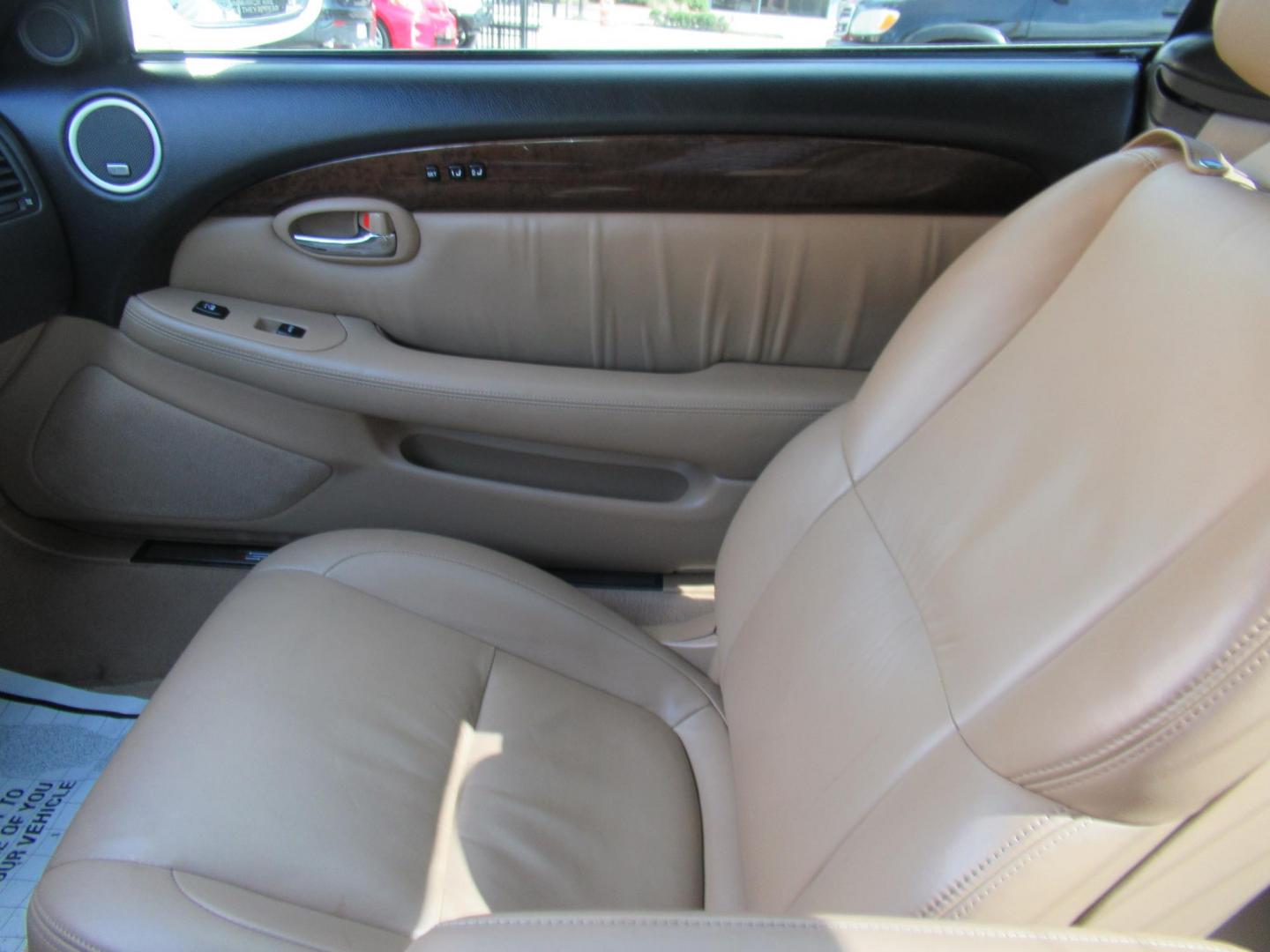 2006 White /Tan Lexus SC 430 Convertible (JTHFN48Y469) with an 4.3L V8 DOHC 32V engine, Automatic Overdrive transmission, located at 1511 North Shepherd Dr., Houston, TX, 77008, (281) 657-1221, 29.798361, -95.412560 - 2006 LEXUS SC 430 VIN: JTHFN48Y469004147 J T H F N 4 8 Y 4 6 9 0 0 4 1 4 7 CONVERTIBLE 4.3L V8 F DOHC 32V GASOLINE REAR WHEEL DRIVE - Photo#15