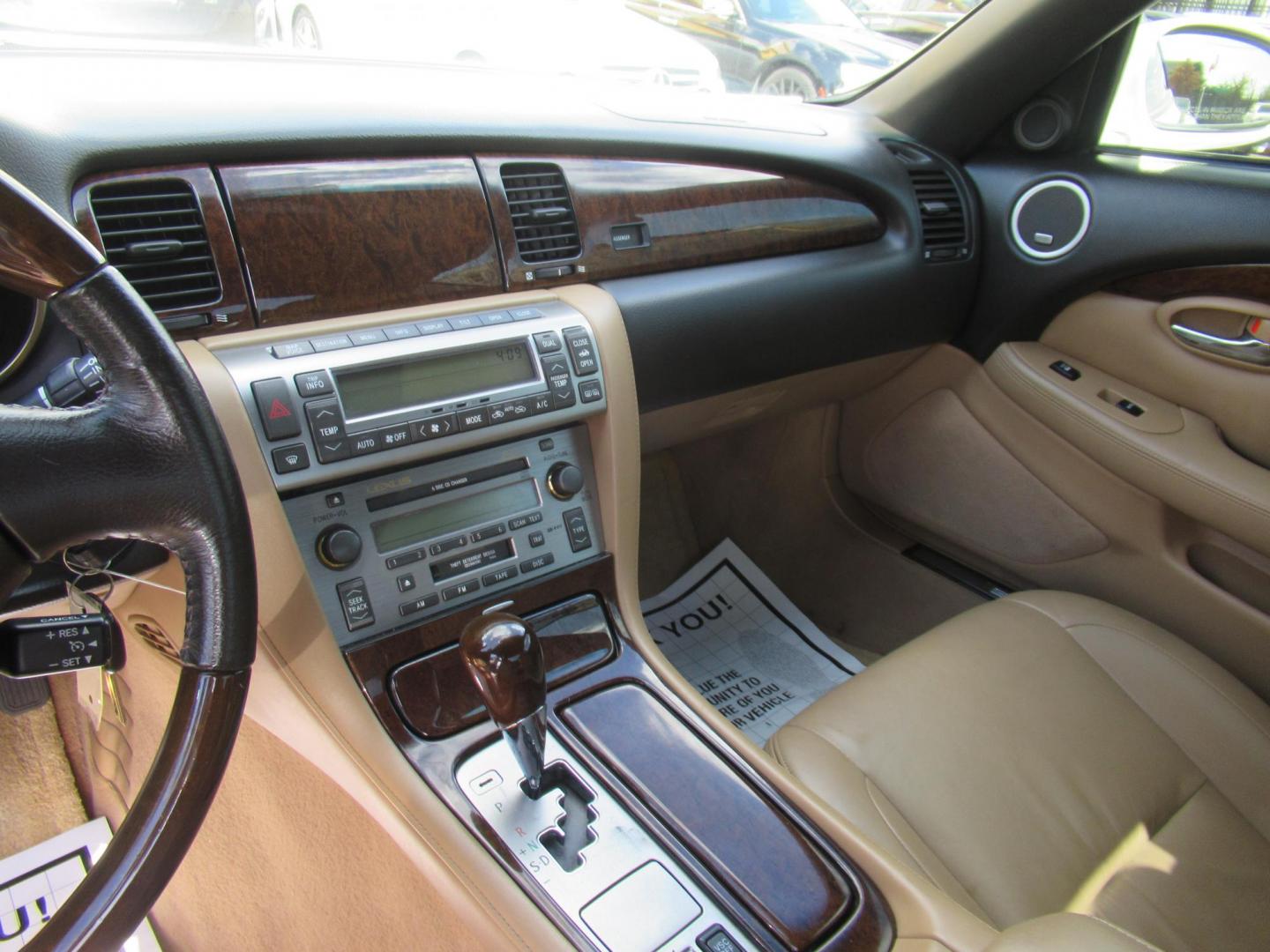 2006 White /Tan Lexus SC 430 Convertible (JTHFN48Y469) with an 4.3L V8 DOHC 32V engine, Automatic Overdrive transmission, located at 1511 North Shepherd Dr., Houston, TX, 77008, (281) 657-1221, 29.798361, -95.412560 - 2006 LEXUS SC 430 VIN: JTHFN48Y469004147 J T H F N 4 8 Y 4 6 9 0 0 4 1 4 7 CONVERTIBLE 4.3L V8 F DOHC 32V GASOLINE REAR WHEEL DRIVE - Photo#5