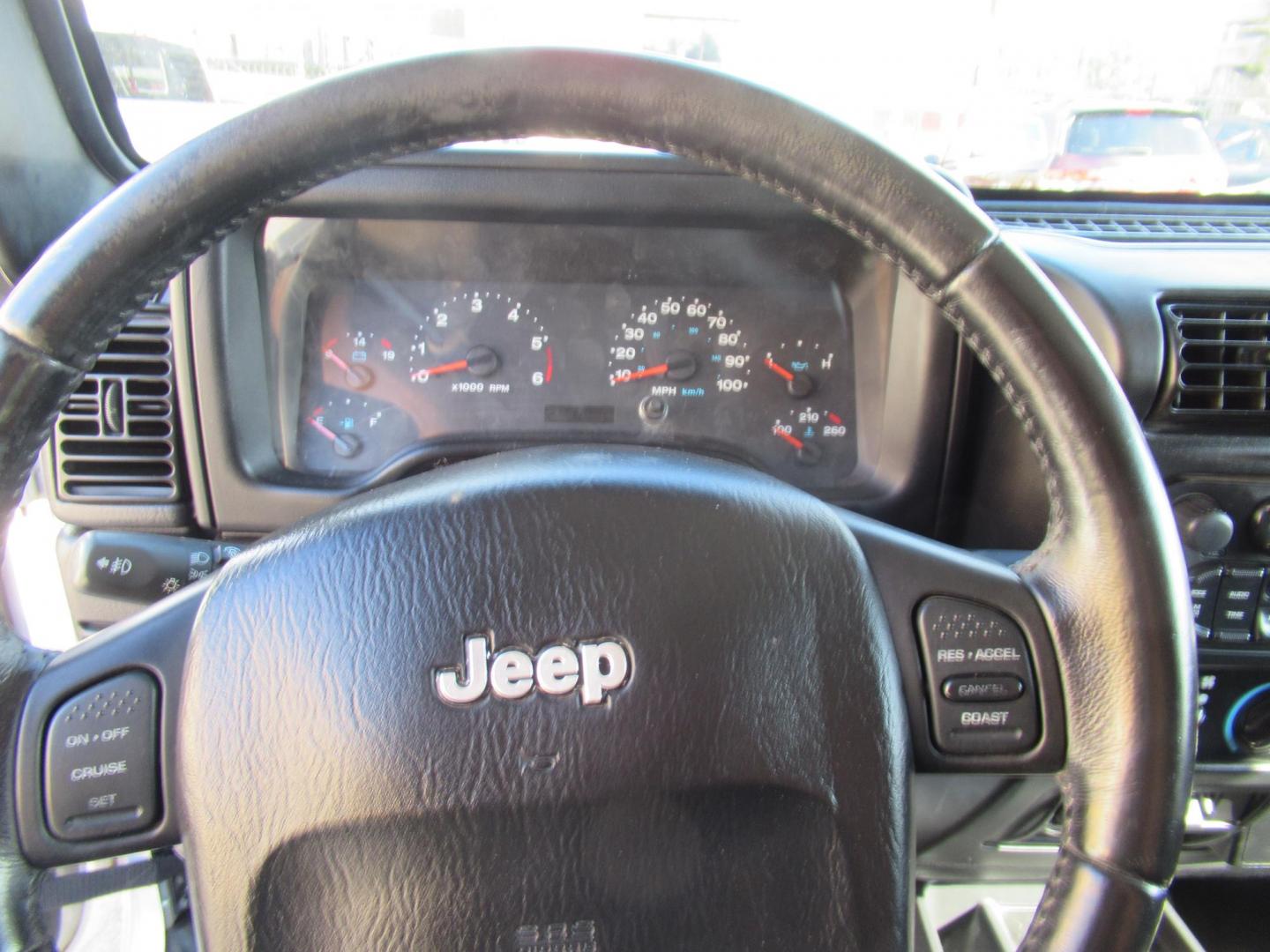 2005 Silver /Black Jeep Wrangler Unlimited (1J4FA44S65P) with an 4.0L L6 OHV 12V engine, located at 1511 North Shepherd Dr., Houston, TX, 77008, (281) 657-1221, 29.798361, -95.412560 - 2005 JEEP WRANGLER UNLIMITED VIN: 1J4FA44S65P359534 1 J 4 F A 4 4 S 6 5 P 3 5 9 5 3 4 UTILITY (BLAZER, JIMMY, SCOUT, ETC.) 4.0L I6 F GASOLINE REAR WHEEL DRIVE W/ 4X4 - Photo#16