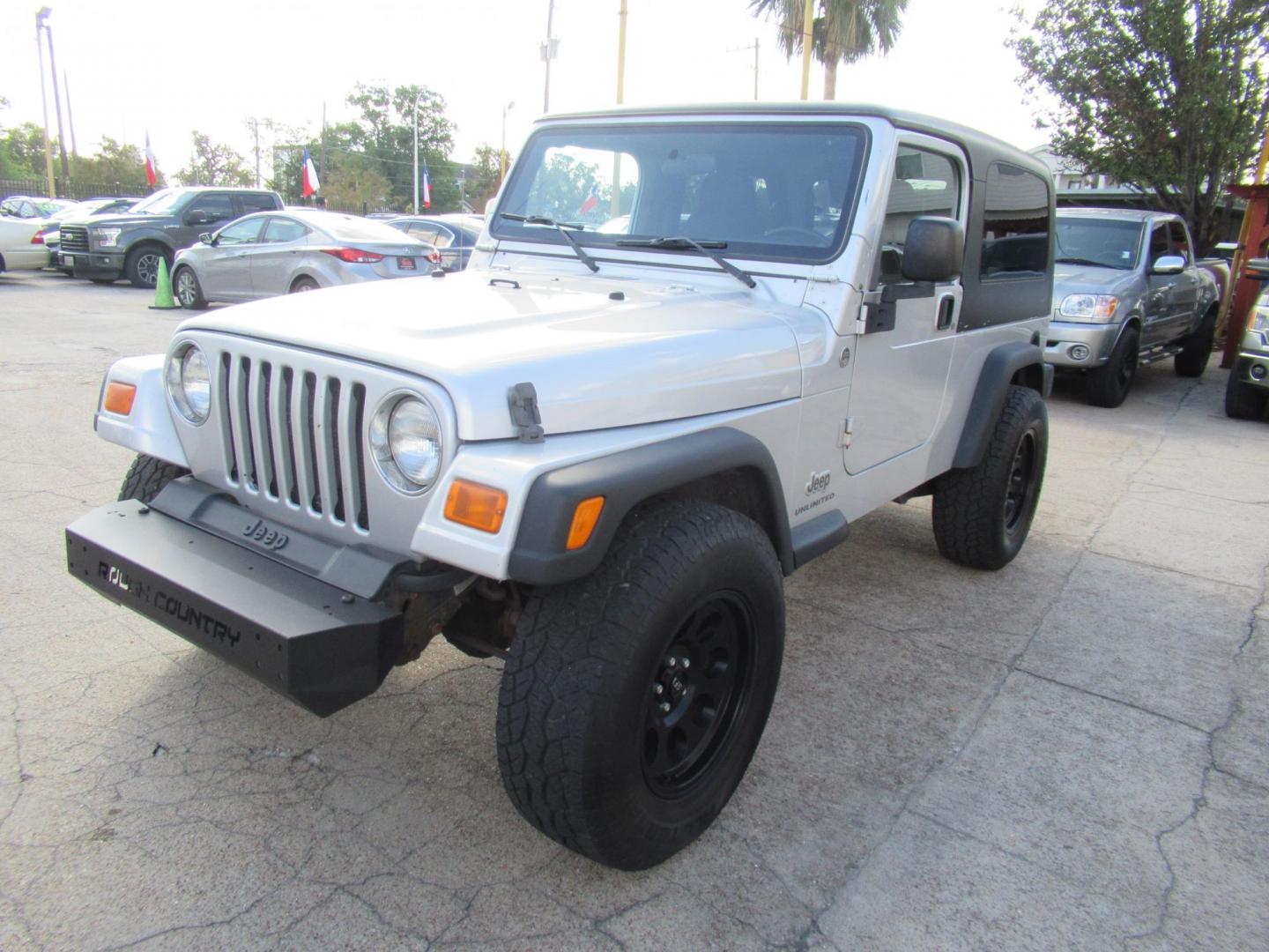 2005 Silver /Black Jeep Wrangler Unlimited (1J4FA44S65P) with an 4.0L L6 OHV 12V engine, located at 1511 North Shepherd Dr., Houston, TX, 77008, (281) 657-1221, 29.798361, -95.412560 - 2005 JEEP WRANGLER UNLIMITED VIN: 1J4FA44S65P359534 1 J 4 F A 4 4 S 6 5 P 3 5 9 5 3 4 UTILITY (BLAZER, JIMMY, SCOUT, ETC.) 4.0L I6 F GASOLINE REAR WHEEL DRIVE W/ 4X4 - Photo#26