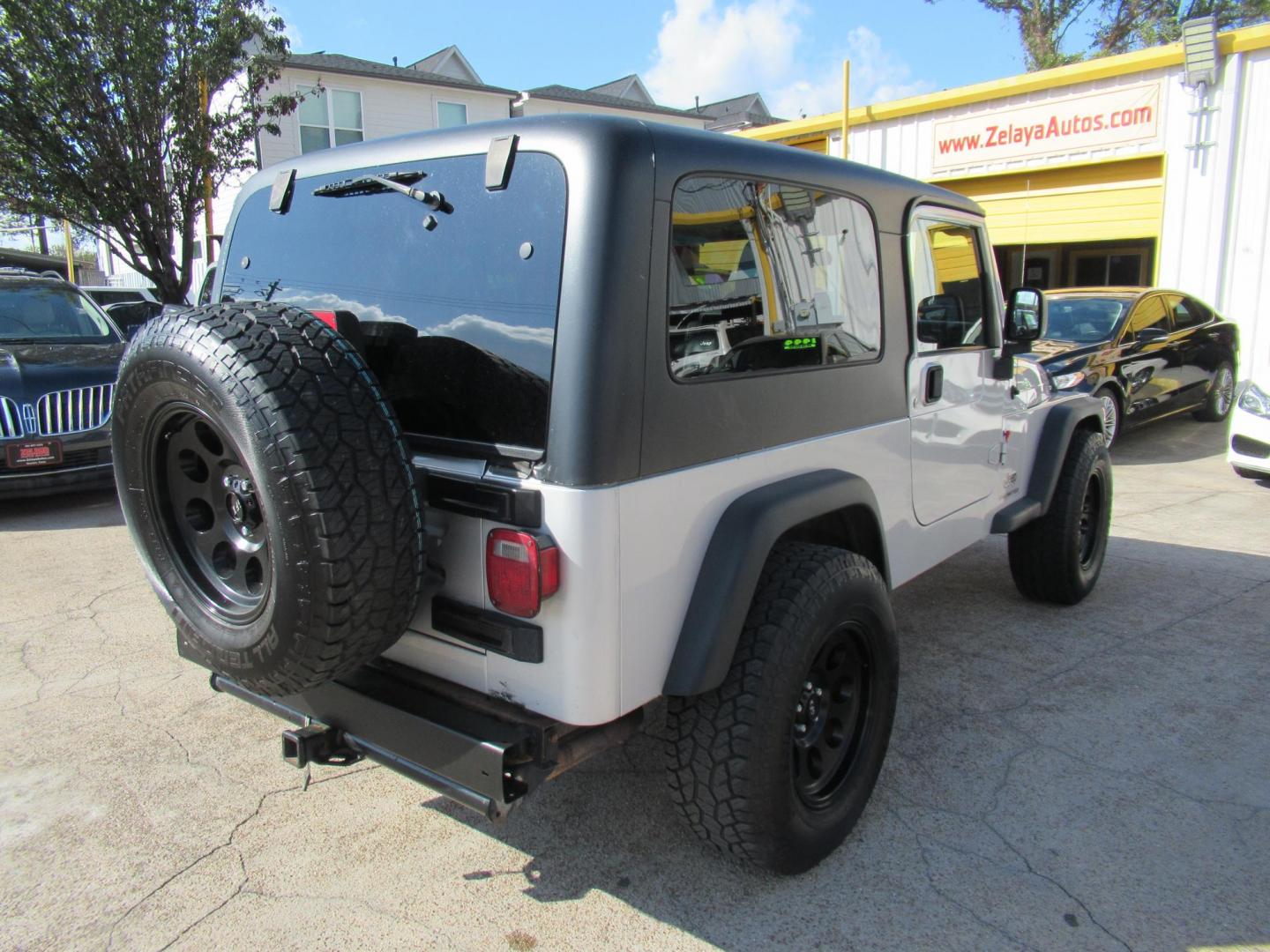 2005 Silver /Black Jeep Wrangler Unlimited (1J4FA44S65P) with an 4.0L L6 OHV 12V engine, located at 1511 North Shepherd Dr., Houston, TX, 77008, (281) 657-1221, 29.798361, -95.412560 - 2005 JEEP WRANGLER UNLIMITED VIN: 1J4FA44S65P359534 1 J 4 F A 4 4 S 6 5 P 3 5 9 5 3 4 UTILITY (BLAZER, JIMMY, SCOUT, ETC.) 4.0L I6 F GASOLINE REAR WHEEL DRIVE W/ 4X4 - Photo#8