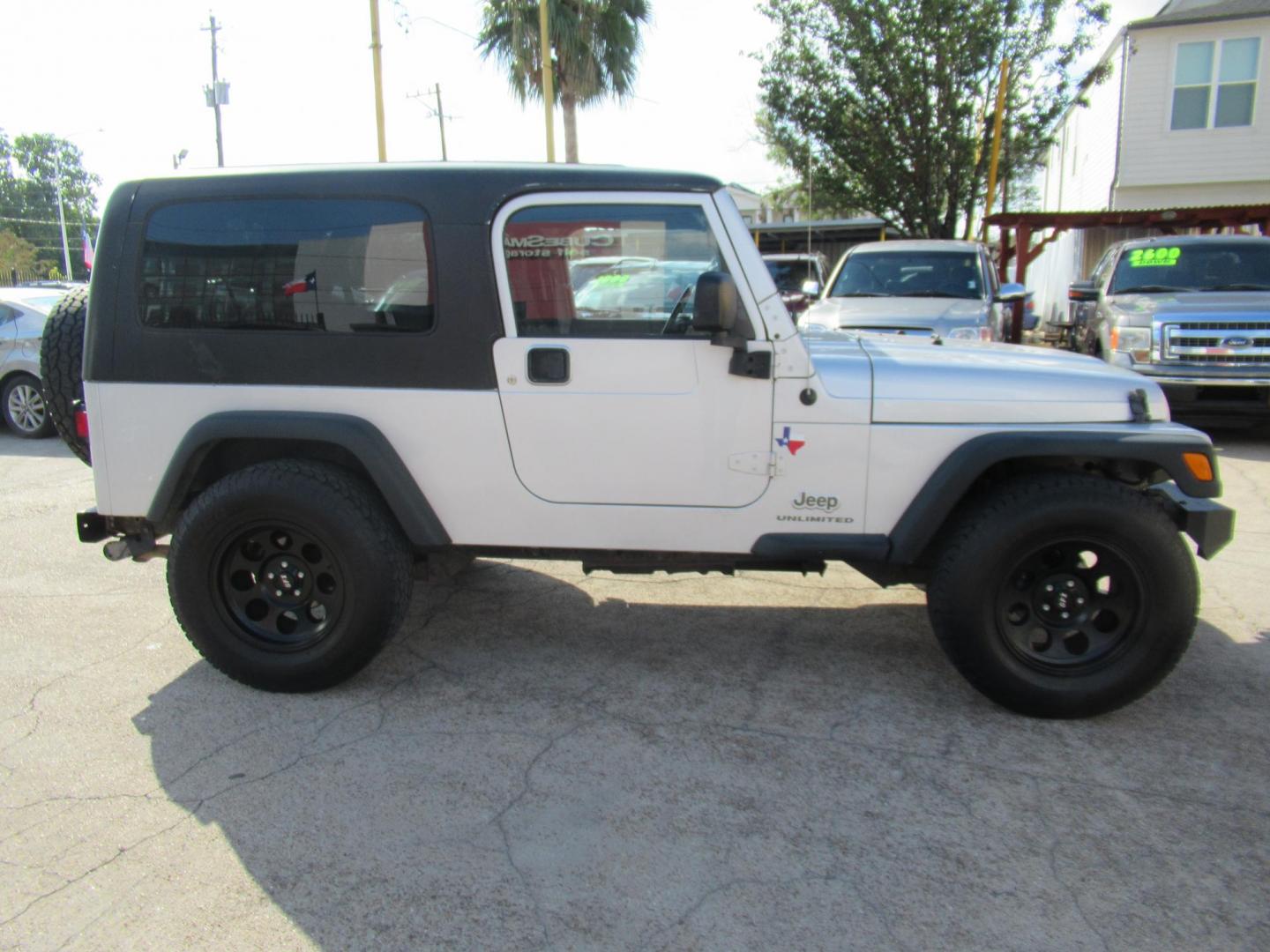 2005 Silver /Black Jeep Wrangler Unlimited (1J4FA44S65P) with an 4.0L L6 OHV 12V engine, located at 1511 North Shepherd Dr., Houston, TX, 77008, (281) 657-1221, 29.798361, -95.412560 - 2005 JEEP WRANGLER UNLIMITED VIN: 1J4FA44S65P359534 1 J 4 F A 4 4 S 6 5 P 3 5 9 5 3 4 UTILITY (BLAZER, JIMMY, SCOUT, ETC.) 4.0L I6 F GASOLINE REAR WHEEL DRIVE W/ 4X4 - Photo#10