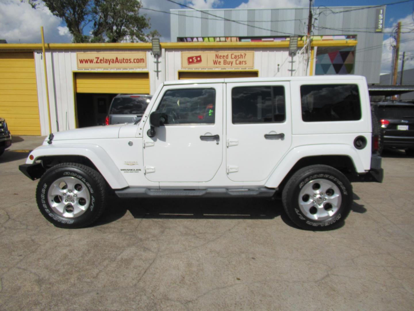 2013 White /Brown Jeep Wrangler Unlimited Sahara 4WD (1C4HJWEG7DL) with an 3.6L V6 DOHC 24V FFV engine, Automatic transmission, located at 1511 North Shepherd Dr., Houston, TX, 77008, (281) 657-1221, 29.798361, -95.412560 - 2013 JEEP WRANGLER UNLIMITED SAHARA VIN: 1C4HJWEG7DL579209 1 C 4 H J W E G 7 D L 5 7 9 2 0 9 4 DOOR WAGON/SPORT UTILITY 3.6L V6 F DOHC 24V GASOLINE REAR WHEEL DRIVE W/ 4X4 - Photo#0