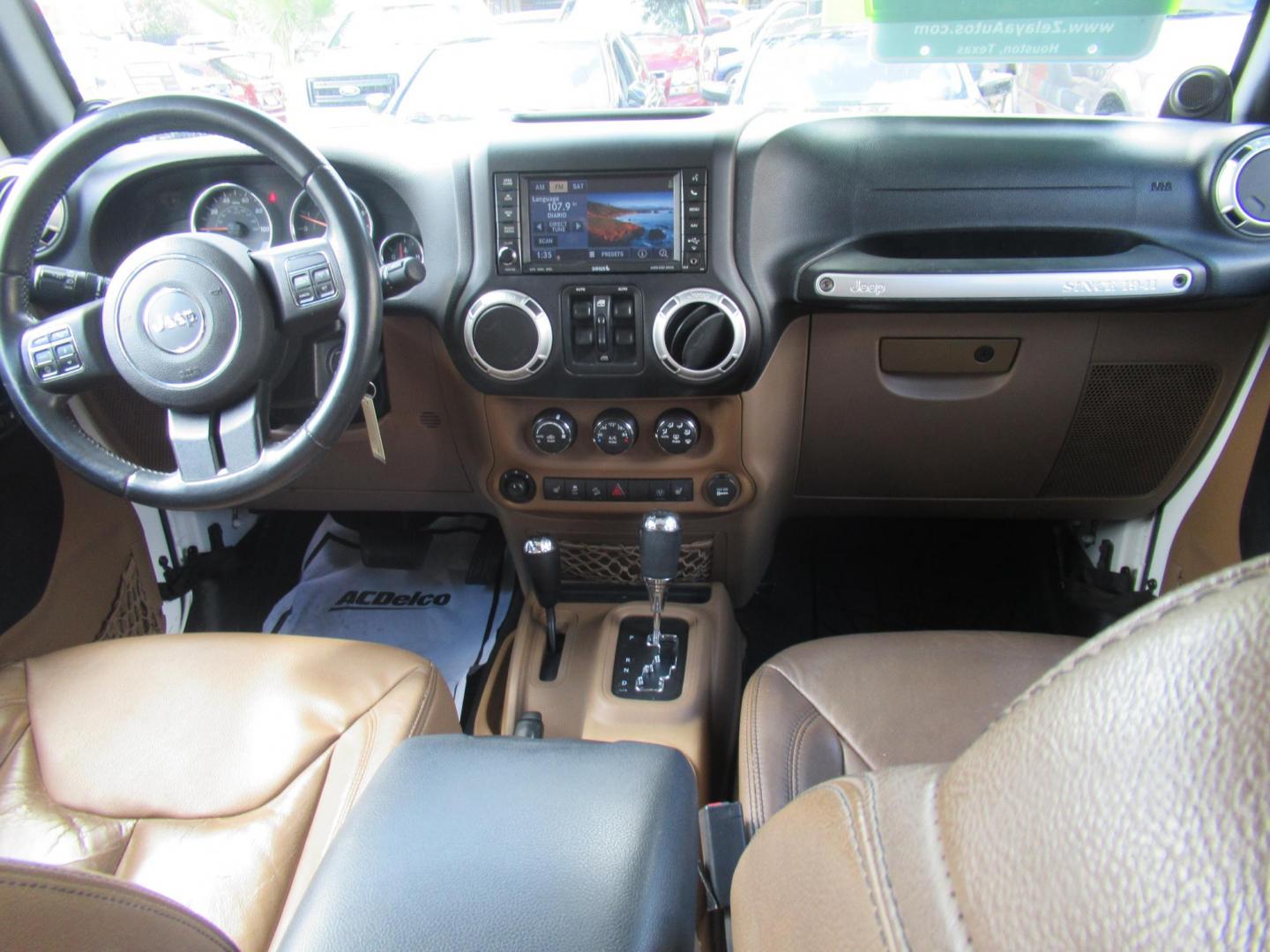 2013 White /Brown Jeep Wrangler Unlimited Sahara 4WD (1C4HJWEG7DL) with an 3.6L V6 DOHC 24V FFV engine, Automatic transmission, located at 1511 North Shepherd Dr., Houston, TX, 77008, (281) 657-1221, 29.798361, -95.412560 - 2013 JEEP WRANGLER UNLIMITED SAHARA VIN: 1C4HJWEG7DL579209 1 C 4 H J W E G 7 D L 5 7 9 2 0 9 4 DOOR WAGON/SPORT UTILITY 3.6L V6 F DOHC 24V GASOLINE REAR WHEEL DRIVE W/ 4X4 - Photo#17