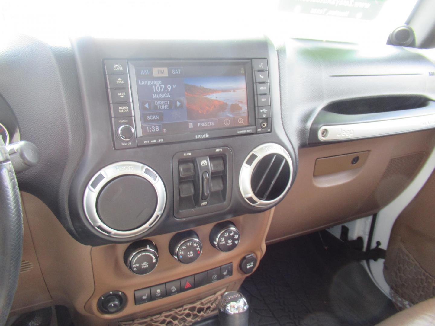 2013 White /Brown Jeep Wrangler Unlimited Sahara 4WD (1C4HJWEG7DL) with an 3.6L V6 DOHC 24V FFV engine, Automatic transmission, located at 1511 North Shepherd Dr., Houston, TX, 77008, (281) 657-1221, 29.798361, -95.412560 - 2013 JEEP WRANGLER UNLIMITED SAHARA VIN: 1C4HJWEG7DL579209 1 C 4 H J W E G 7 D L 5 7 9 2 0 9 4 DOOR WAGON/SPORT UTILITY 3.6L V6 F DOHC 24V GASOLINE REAR WHEEL DRIVE W/ 4X4 - Photo#22