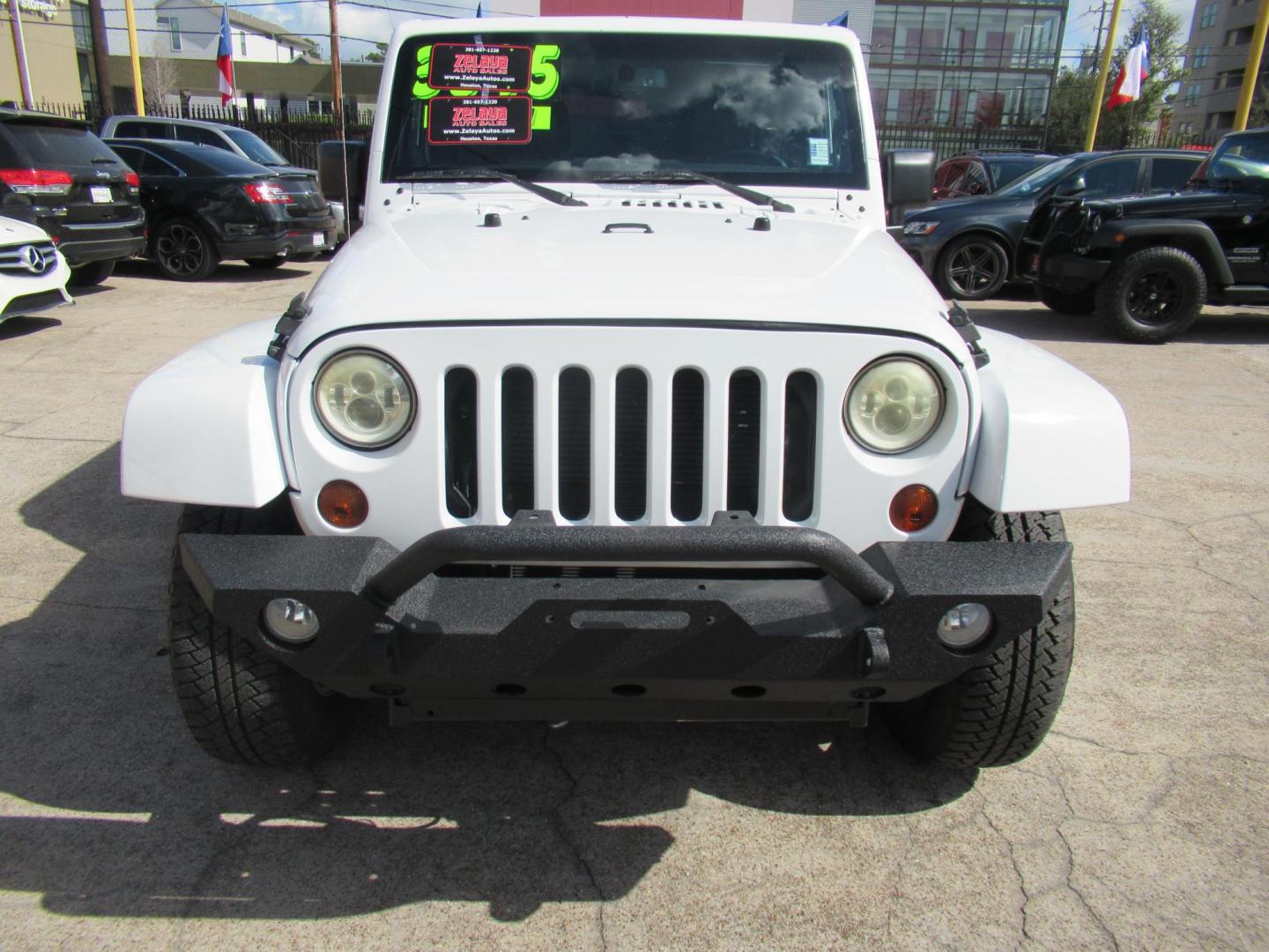 2013 White /Brown Jeep Wrangler Unlimited Sahara 4WD (1C4HJWEG7DL) with an 3.6L V6 DOHC 24V FFV engine, Automatic transmission, located at 1511 North Shepherd Dr., Houston, TX, 77008, (281) 657-1221, 29.798361, -95.412560 - 2013 JEEP WRANGLER UNLIMITED SAHARA VIN: 1C4HJWEG7DL579209 1 C 4 H J W E G 7 D L 5 7 9 2 0 9 4 DOOR WAGON/SPORT UTILITY 3.6L V6 F DOHC 24V GASOLINE REAR WHEEL DRIVE W/ 4X4 - Photo#6