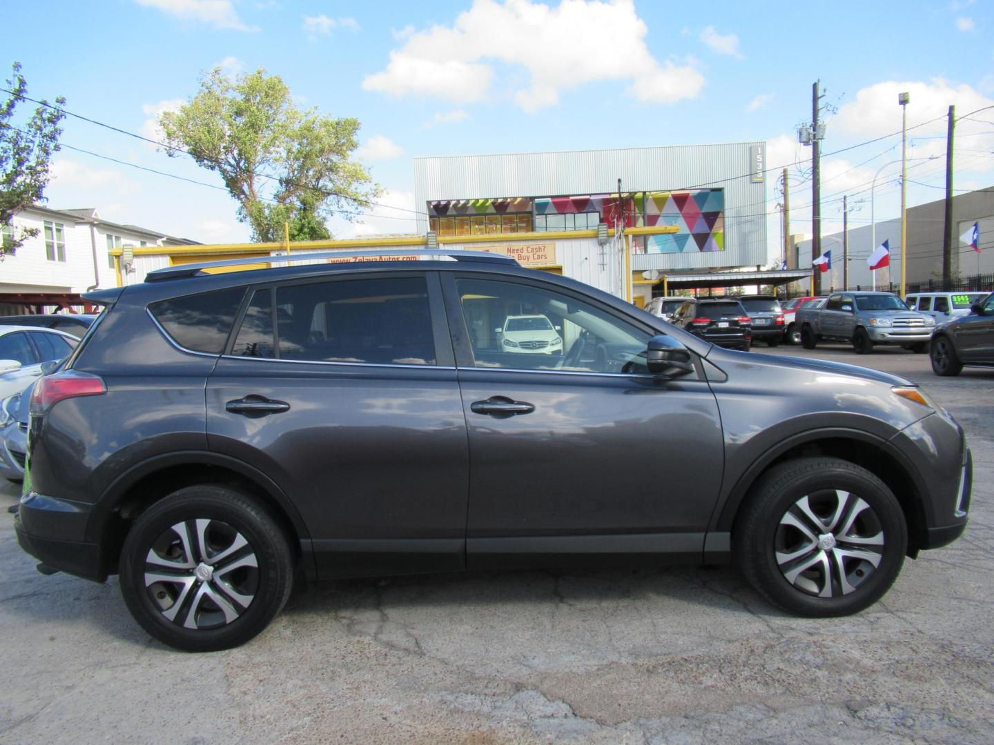 2017 Gray /Gray Toyota RAV4 LE FWD (JTMZFREV6HJ) with an 2.5L L4 DOHC 16V engine, Automatic transmission, located at 1511 North Shepherd Dr., Houston, TX, 77008, (281) 657-1221, 29.798361, -95.412560 - 2017 TOYOTA RAV4 LE VIN: JTMZFREV6HJ708046 J T M Z F R E V 6 H J 7 0 8 0 4 6 4 DOOR WAGON/SPORT UTILITY 2.5L I4 F DOHC 16V GASOLINE FRONT WHEEL DRIVE - Photo#20