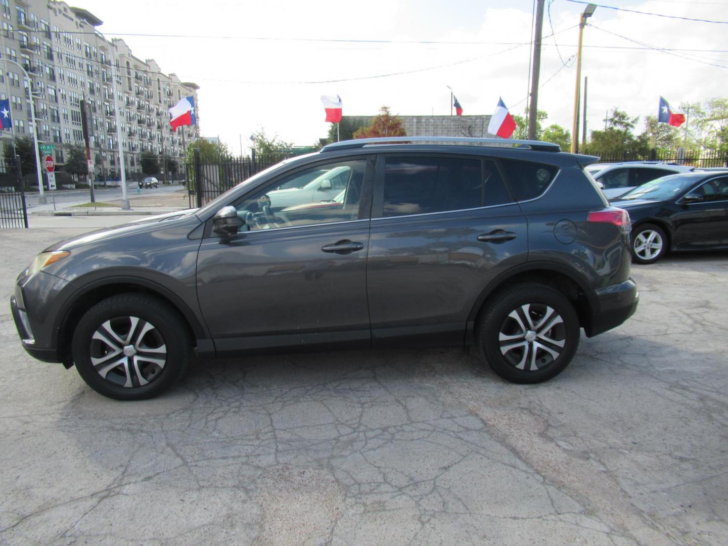 2017 Gray /Gray Toyota RAV4 LE FWD (JTMZFREV6HJ) with an 2.5L L4 DOHC 16V engine, Automatic transmission, located at 1511 North Shepherd Dr., Houston, TX, 77008, (281) 657-1221, 29.798361, -95.412560 - 2017 TOYOTA RAV4 LE VIN: JTMZFREV6HJ708046 J T M Z F R E V 6 H J 7 0 8 0 4 6 4 DOOR WAGON/SPORT UTILITY 2.5L I4 F DOHC 16V GASOLINE FRONT WHEEL DRIVE - Photo#23