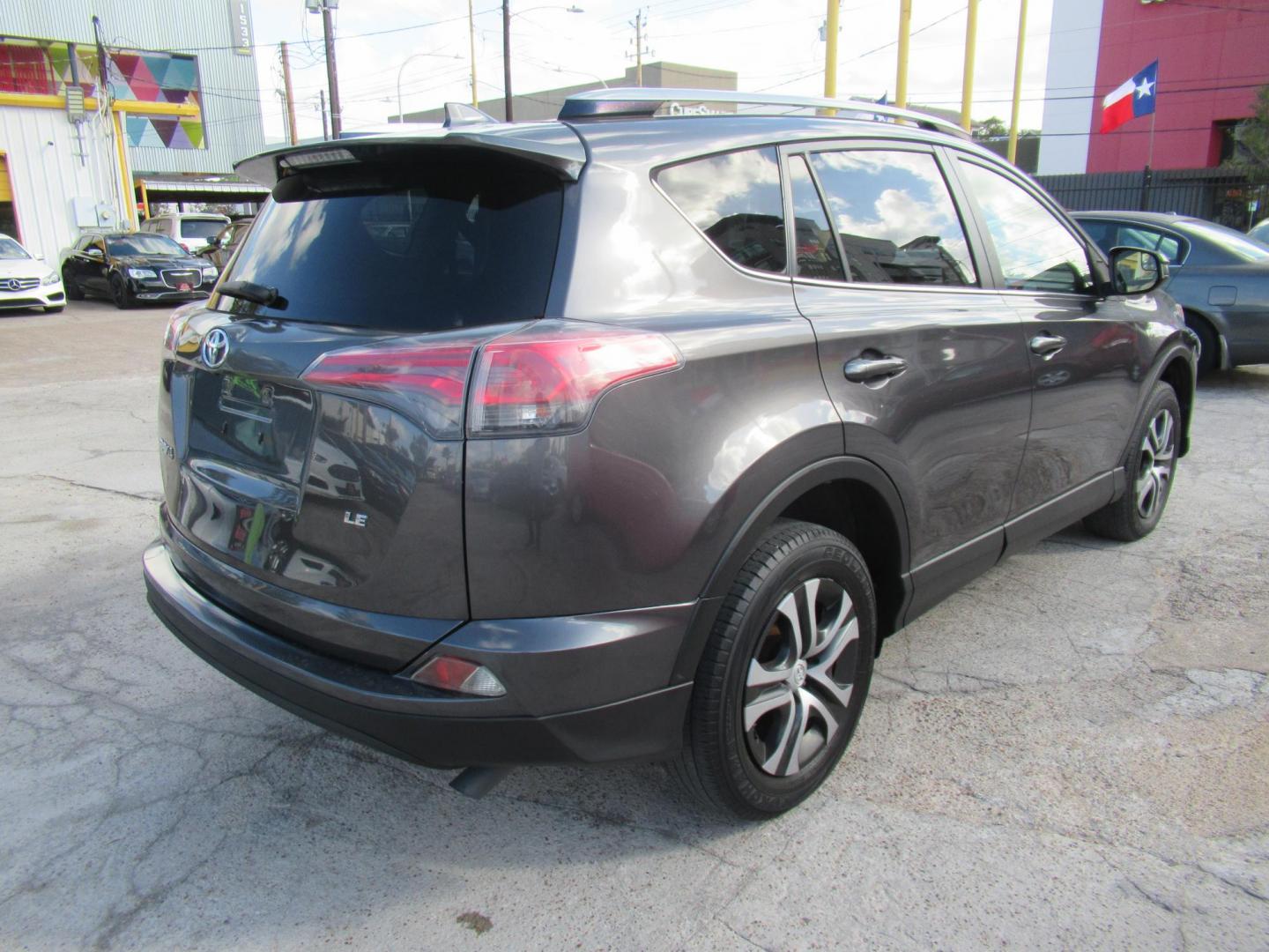 2017 Gray /Gray Toyota RAV4 LE FWD (JTMZFREV6HJ) with an 2.5L L4 DOHC 16V engine, Automatic transmission, located at 1511 North Shepherd Dr., Houston, TX, 77008, (281) 657-1221, 29.798361, -95.412560 - 2017 TOYOTA RAV4 LE VIN: JTMZFREV6HJ708046 J T M Z F R E V 6 H J 7 0 8 0 4 6 4 DOOR WAGON/SPORT UTILITY 2.5L I4 F DOHC 16V GASOLINE FRONT WHEEL DRIVE - Photo#26