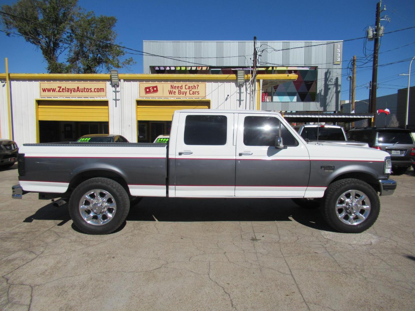 1997 White /Gray Ford F-250 XL HD Crew Cab 2WD (1FTHW25F7VE) with an 7.3L V8 OHV 16V TURBO DIESEL engine, located at 1511 North Shepherd Dr., Houston, TX, 77008, (281) 657-1221, 29.798361, -95.412560 - 1997 FORD F-250 XL VIN: 1FTHW25F7VEA75749 Diesel 1997 FORD F-250 XL VIN: 1FTHW25F7VEA75749 1 F T H W 2 5 F 7 V E A 7 5 7 4 9 CREW PICKUP 7.3L V8 F DIESEL REAR WHEEL DRIVE - Photo#0