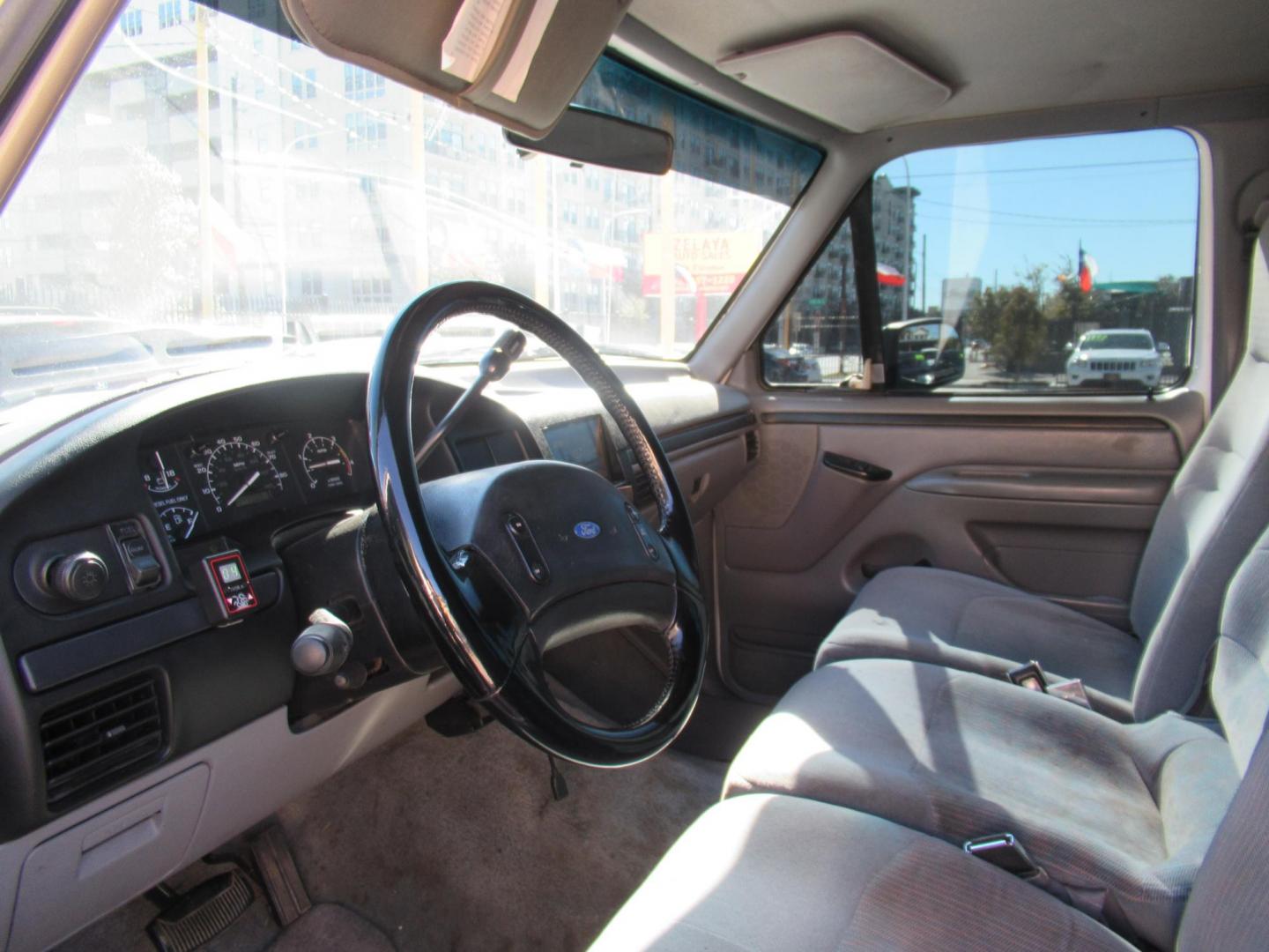 1997 White /Gray Ford F-250 XL HD Crew Cab 2WD (1FTHW25F7VE) with an 7.3L V8 OHV 16V TURBO DIESEL engine, located at 1511 North Shepherd Dr., Houston, TX, 77008, (281) 657-1221, 29.798361, -95.412560 - 1997 FORD F-250 XL VIN: 1FTHW25F7VEA75749 Diesel 1997 FORD F-250 XL VIN: 1FTHW25F7VEA75749 1 F T H W 2 5 F 7 V E A 7 5 7 4 9 CREW PICKUP 7.3L V8 F DIESEL REAR WHEEL DRIVE - Photo#1