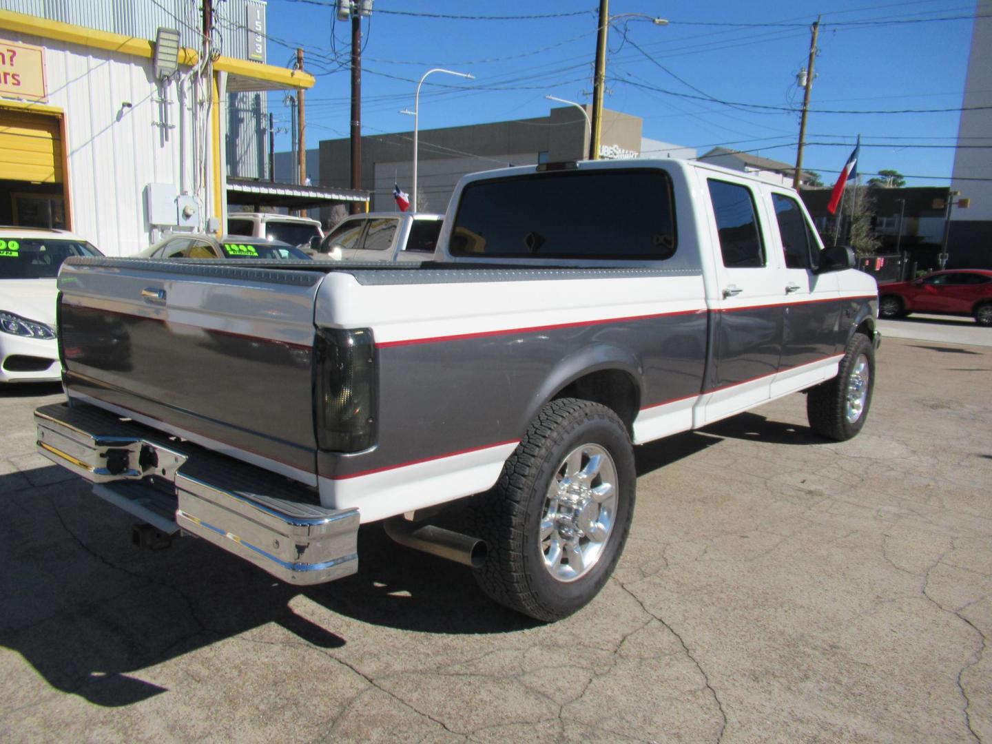 1997 White /Gray Ford F-250 XL HD Crew Cab 2WD (1FTHW25F7VE) with an 7.3L V8 OHV 16V TURBO DIESEL engine, located at 1511 North Shepherd Dr., Houston, TX, 77008, (281) 657-1221, 29.798361, -95.412560 - 1997 FORD F-250 XL VIN: 1FTHW25F7VEA75749 Diesel 1997 FORD F-250 XL VIN: 1FTHW25F7VEA75749 1 F T H W 2 5 F 7 V E A 7 5 7 4 9 CREW PICKUP 7.3L V8 F DIESEL REAR WHEEL DRIVE - Photo#11