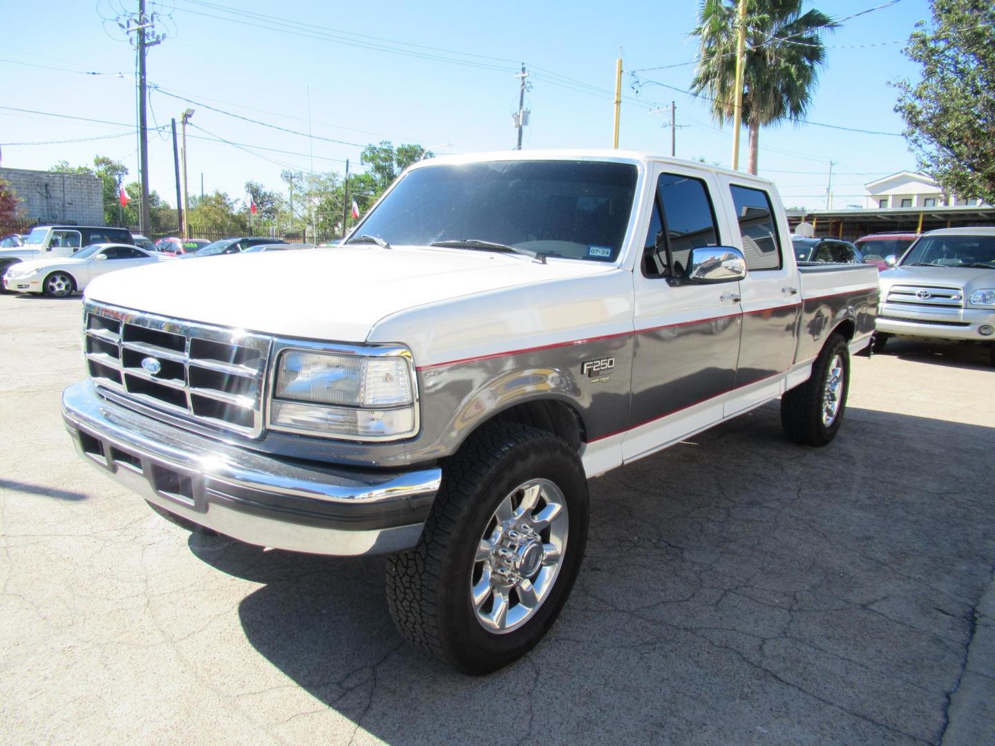 1997 White /Gray Ford F-250 XL HD Crew Cab 2WD (1FTHW25F7VE) with an 7.3L V8 OHV 16V TURBO DIESEL engine, located at 1511 North Shepherd Dr., Houston, TX, 77008, (281) 657-1221, 29.798361, -95.412560 - 1997 FORD F-250 XL VIN: 1FTHW25F7VEA75749 Diesel 1997 FORD F-250 XL VIN: 1FTHW25F7VEA75749 1 F T H W 2 5 F 7 V E A 7 5 7 4 9 CREW PICKUP 7.3L V8 F DIESEL REAR WHEEL DRIVE - Photo#14