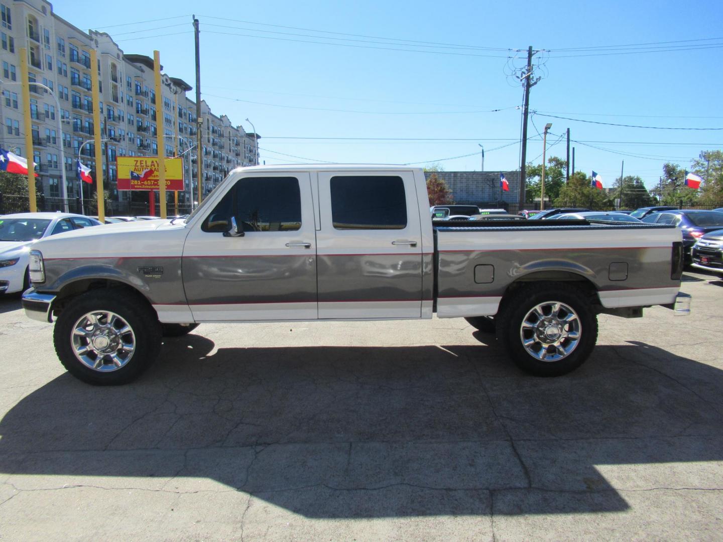 1997 White /Gray Ford F-250 XL HD Crew Cab 2WD (1FTHW25F7VE) with an 7.3L V8 OHV 16V TURBO DIESEL engine, located at 1511 North Shepherd Dr., Houston, TX, 77008, (281) 657-1221, 29.798361, -95.412560 - 1997 FORD F-250 XL VIN: 1FTHW25F7VEA75749 Diesel 1997 FORD F-250 XL VIN: 1FTHW25F7VEA75749 1 F T H W 2 5 F 7 V E A 7 5 7 4 9 CREW PICKUP 7.3L V8 F DIESEL REAR WHEEL DRIVE - Photo#15