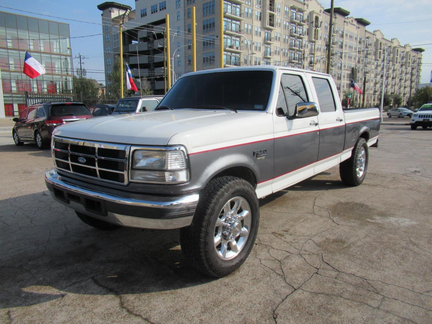 1997 White /Gray Ford F-250 XL HD Crew Cab 2WD (1FTHW25F7VE) with an 7.3L V8 OHV 16V TURBO DIESEL engine, located at 1511 North Shepherd Dr., Houston, TX, 77008, (281) 657-1221, 29.798361, -95.412560 - 1997 FORD F-250 XL VIN: 1FTHW25F7VEA75749 Diesel 1997 FORD F-250 XL VIN: 1FTHW25F7VEA75749 1 F T H W 2 5 F 7 V E A 7 5 7 4 9 CREW PICKUP 7.3L V8 F DIESEL REAR WHEEL DRIVE - Photo#18