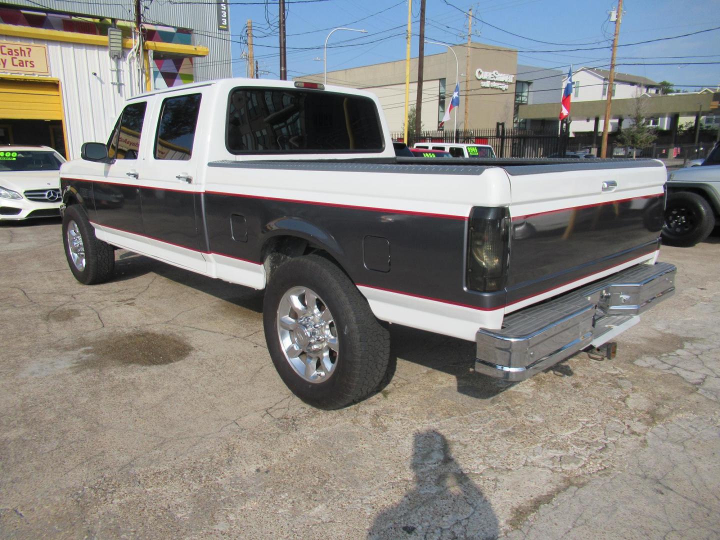 1997 White /Gray Ford F-250 XL HD Crew Cab 2WD (1FTHW25F7VE) with an 7.3L V8 OHV 16V TURBO DIESEL engine, located at 1511 North Shepherd Dr., Houston, TX, 77008, (281) 657-1221, 29.798361, -95.412560 - 1997 FORD F-250 XL VIN: 1FTHW25F7VEA75749 Diesel 1997 FORD F-250 XL VIN: 1FTHW25F7VEA75749 1 F T H W 2 5 F 7 V E A 7 5 7 4 9 CREW PICKUP 7.3L V8 F DIESEL REAR WHEEL DRIVE - Photo#19